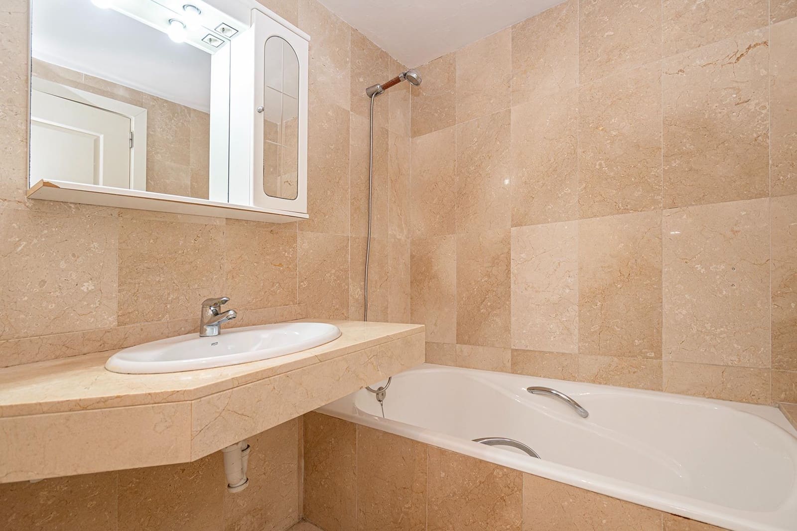 4 bedroom Flat for sale in Palma de Mallorca - € 699,000 (Ref: 9843427)