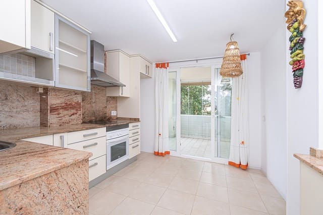 4 bedroom Flat for sale in Palma de Mallorca - € 699,000 (Ref: 9843427)