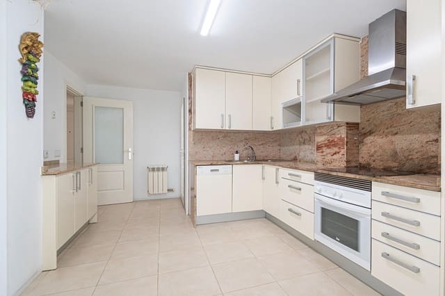 4 bedroom Flat for sale in Palma de Mallorca - € 699,000 (Ref: 9843427)
