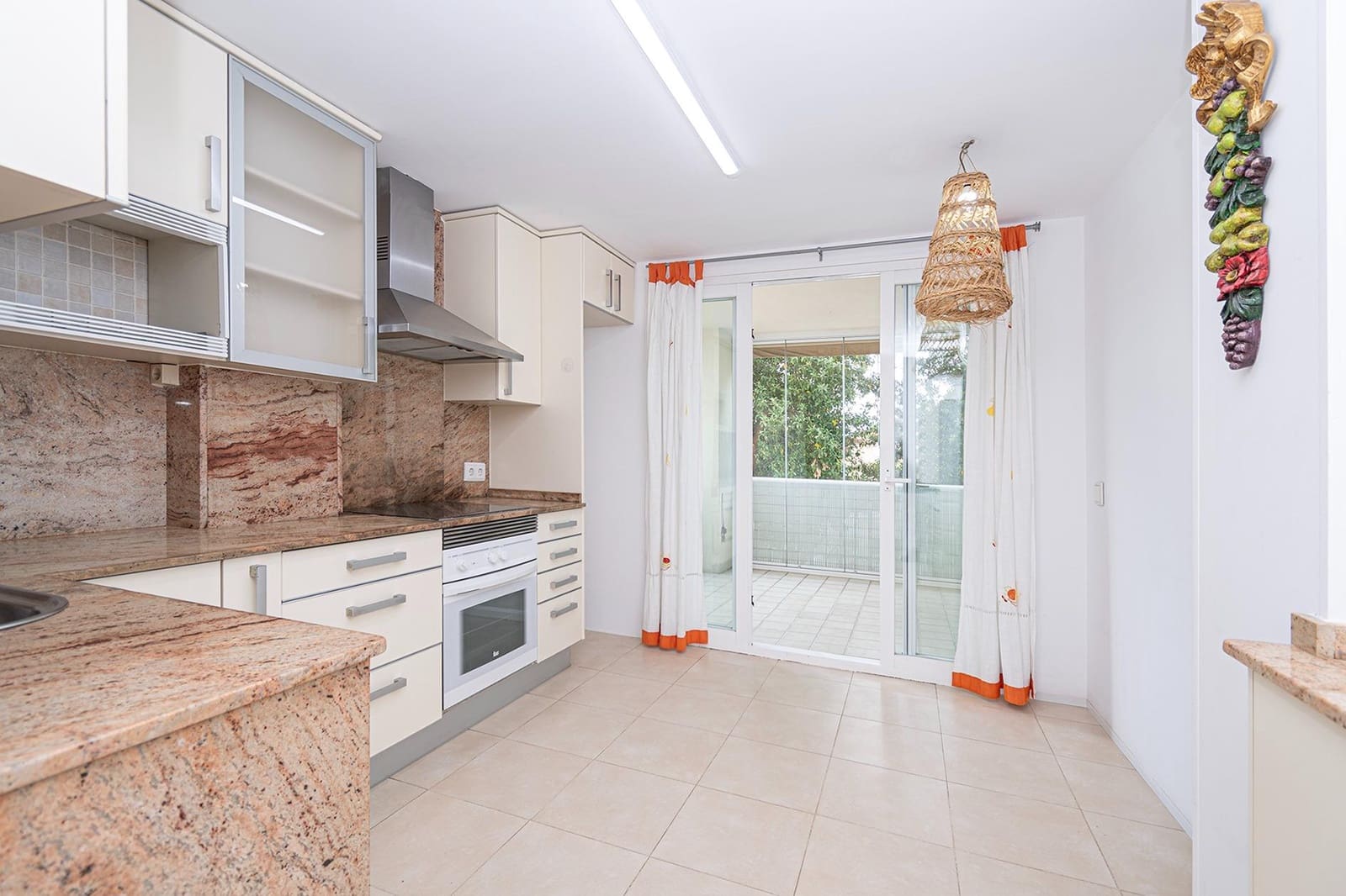4 bedroom Flat for sale in Palma de Mallorca - € 699,000 (Ref: 9843427)