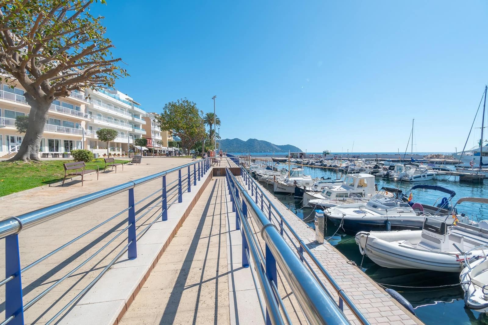 Gewerbe zu vermieten in Cala Bona - 2.090 € (Ref: 9878903)