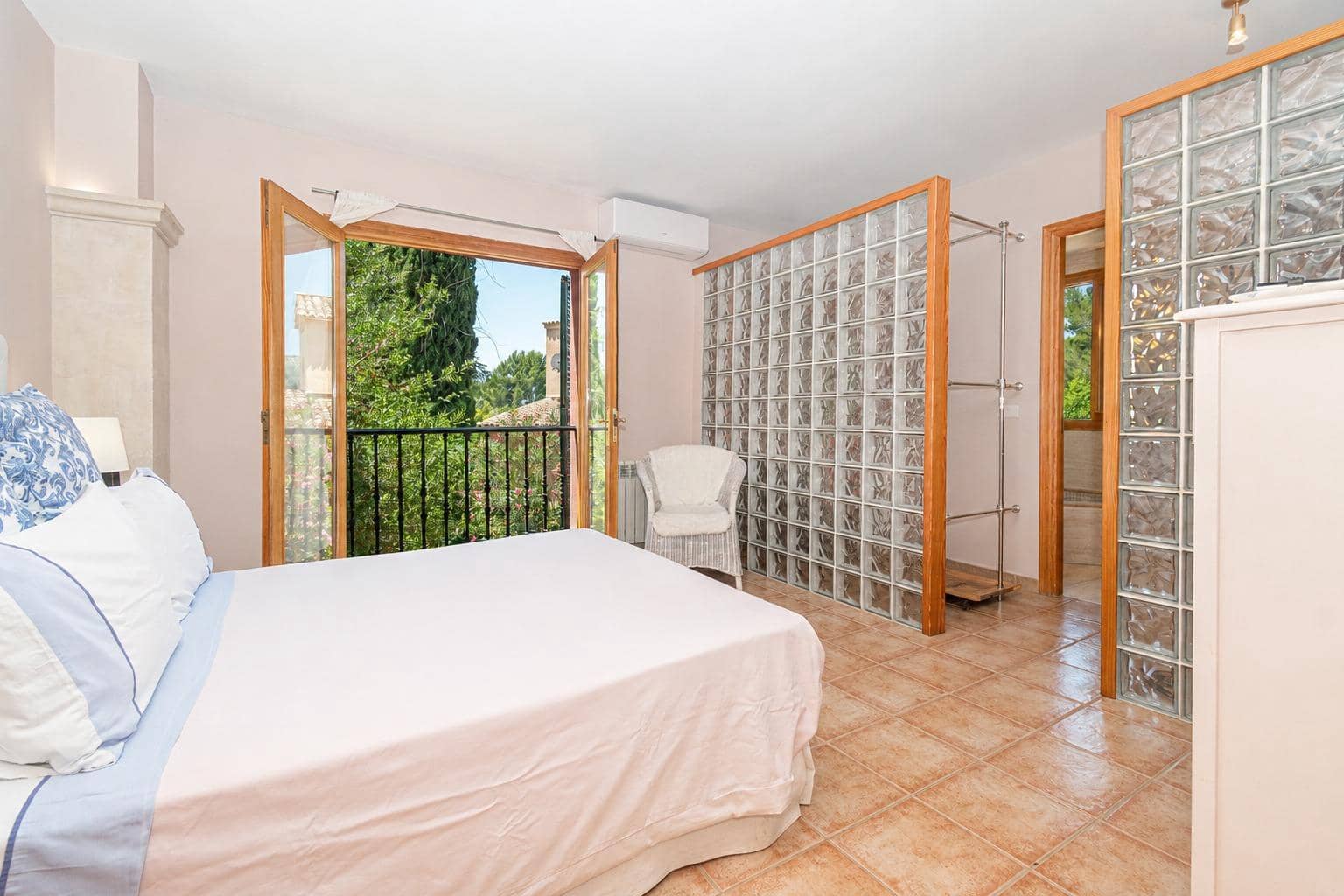 4 bedroom Villa for sale in Bunyola with pool garage - € 1,150,000 (Ref: 9884842)