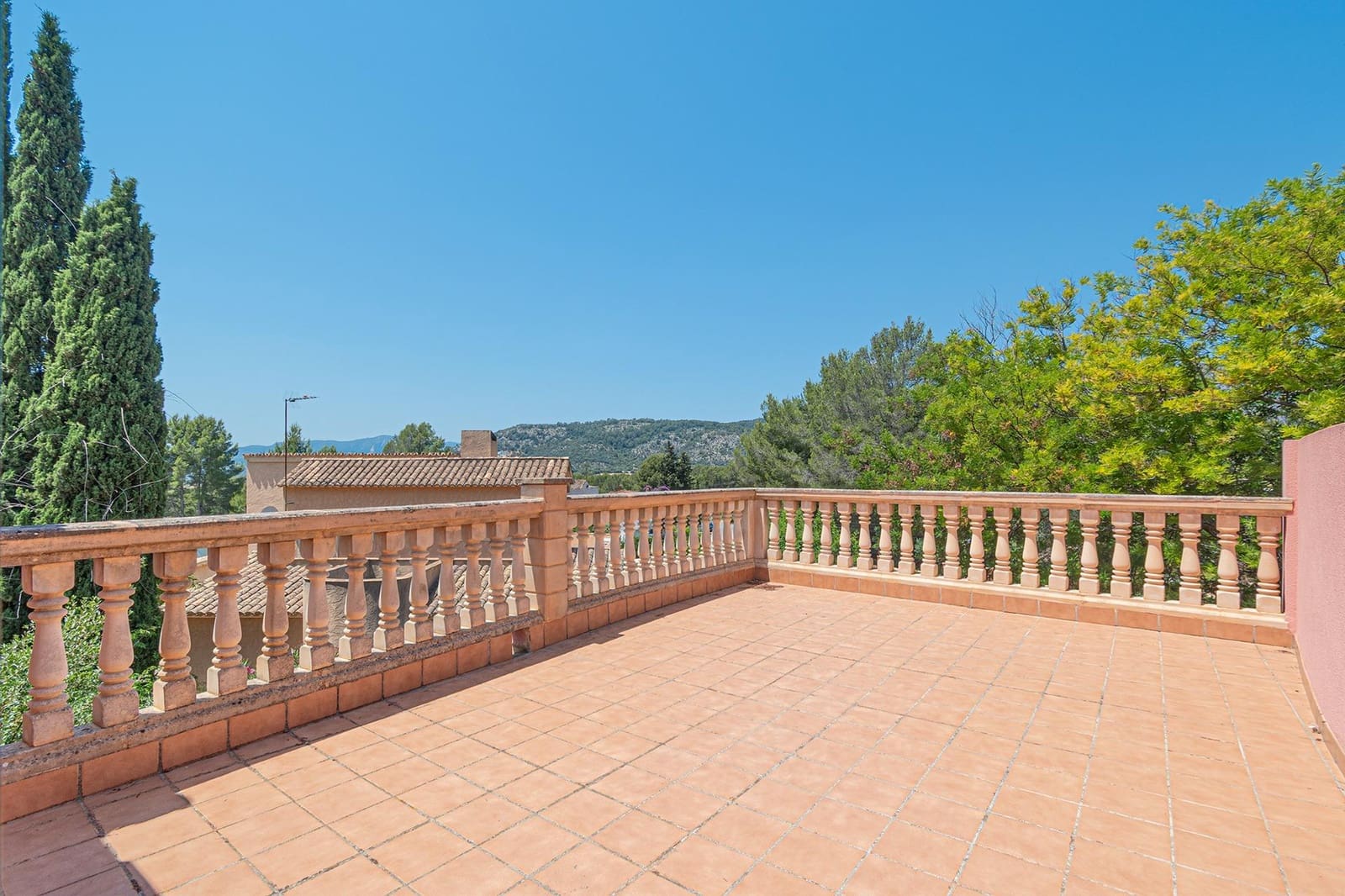 4 bedroom Villa for sale in Bunyola with pool garage - € 1,150,000 (Ref: 9884842)
