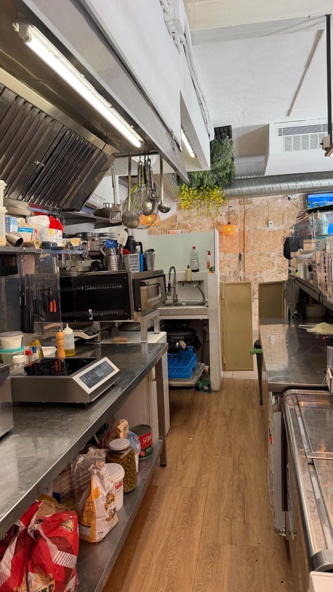 Local Commercial à louer à Palma de Mallorca - 830 € (Ref: 9997153)