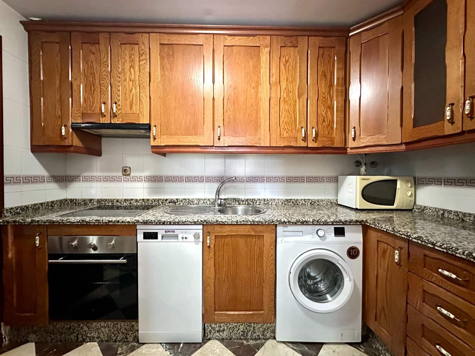 2 bedroom Flat for sale in Cenes de la Vega with pool garage - € 165,000 (Ref: 9723786)