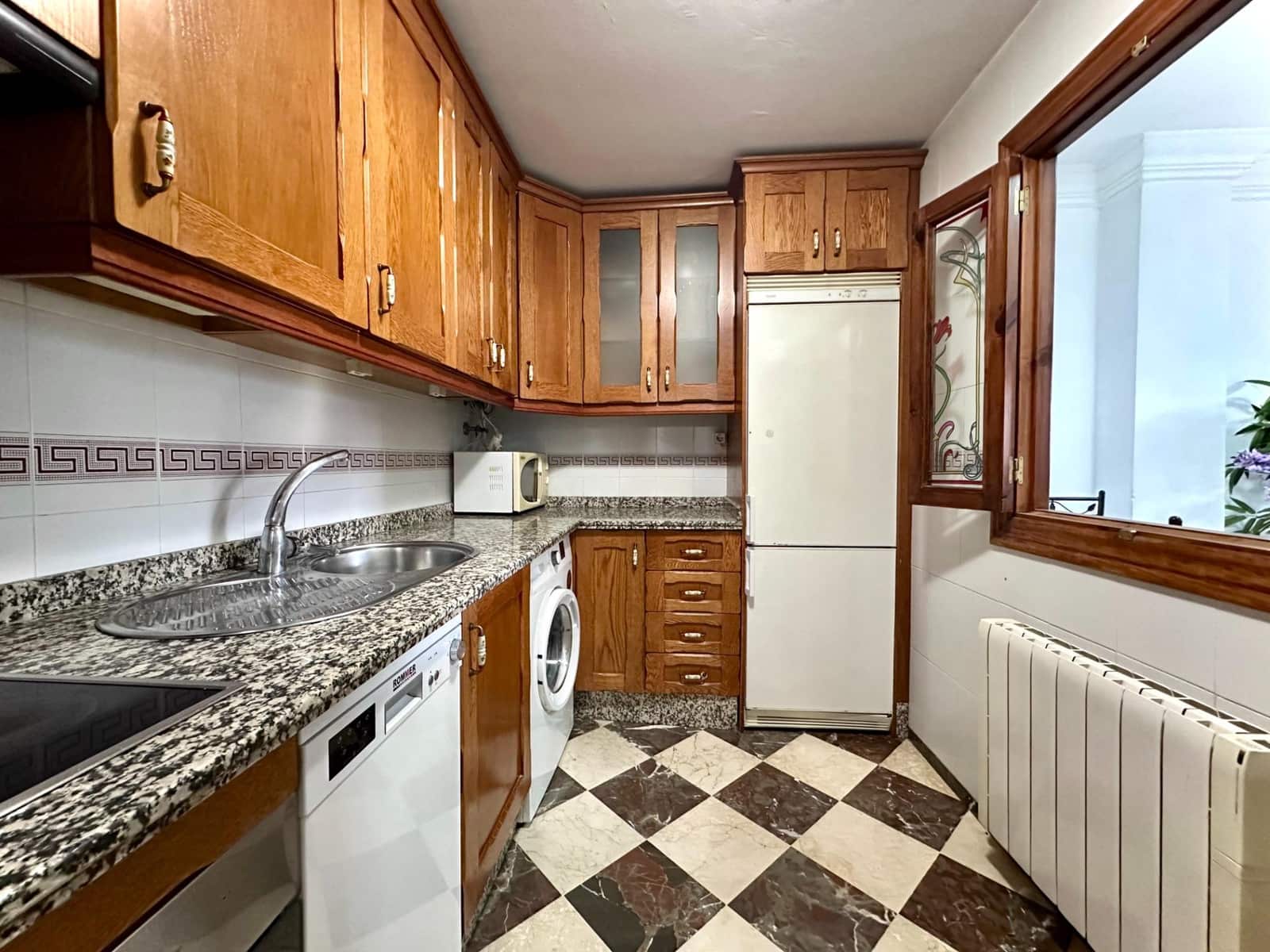 2 bedroom Flat for sale in Cenes de la Vega with pool garage - € 165,000 (Ref: 9723786)