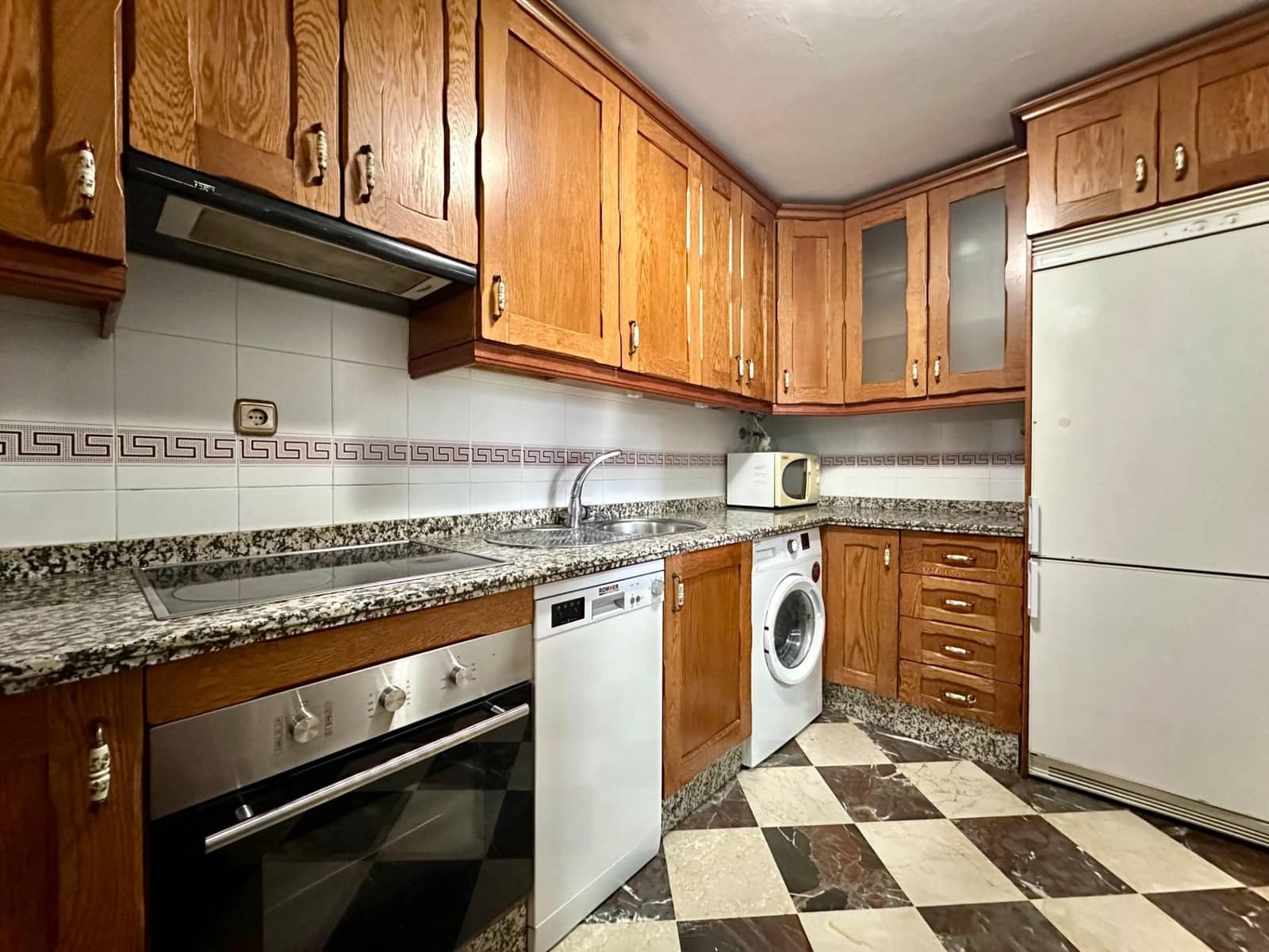 2 bedroom Flat for sale in Cenes de la Vega with pool garage - € 165,000 (Ref: 9723786)