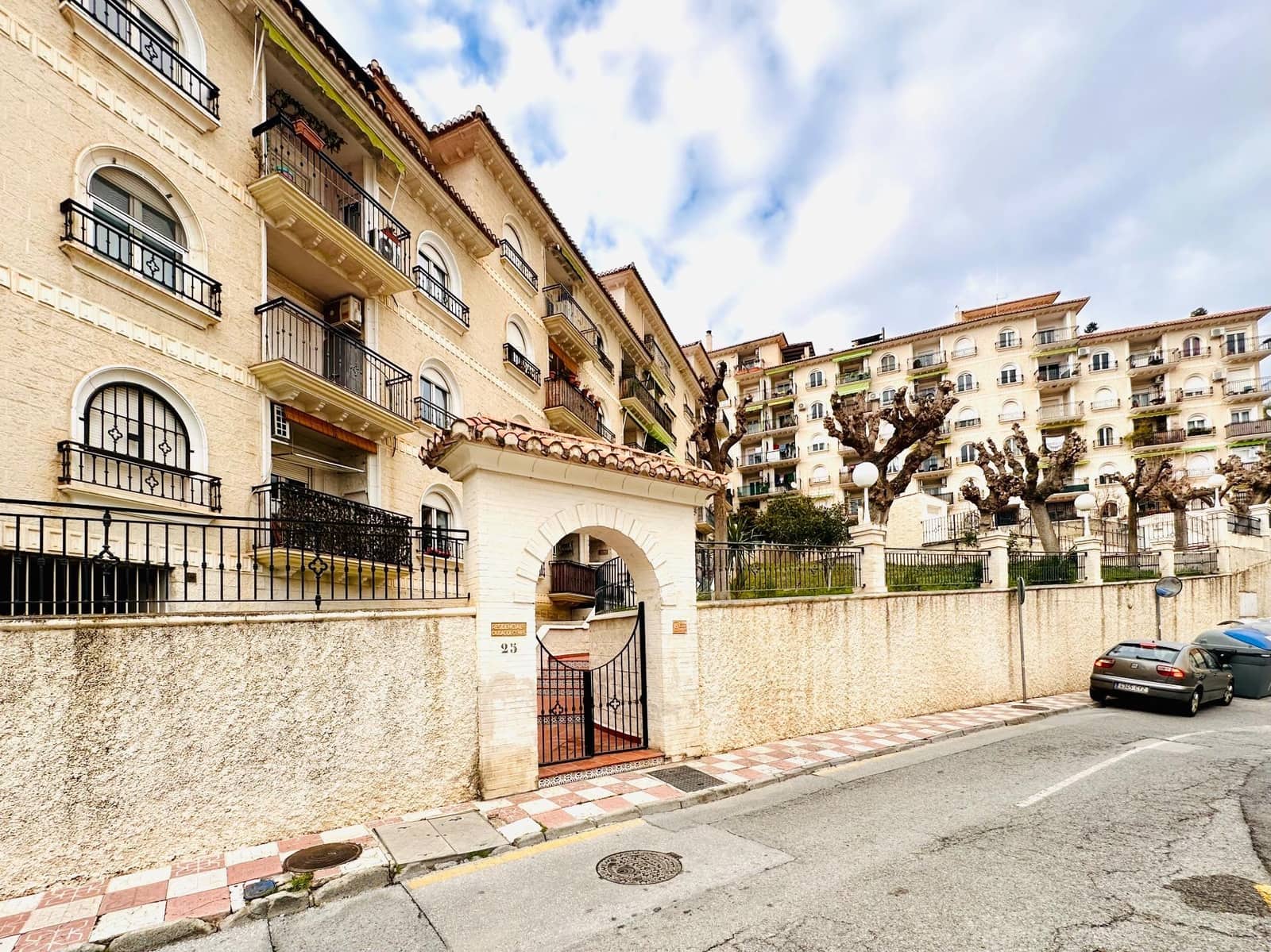 2 bedroom Flat for sale in Cenes de la Vega with pool garage - € 165,000 (Ref: 9723786)