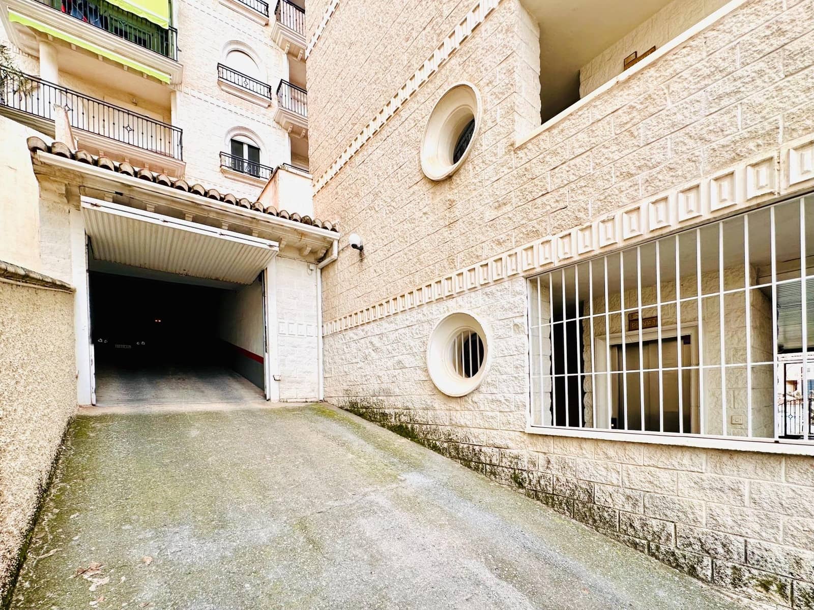 2 bedroom Flat for sale in Cenes de la Vega with pool garage - € 165,000 (Ref: 9723786)