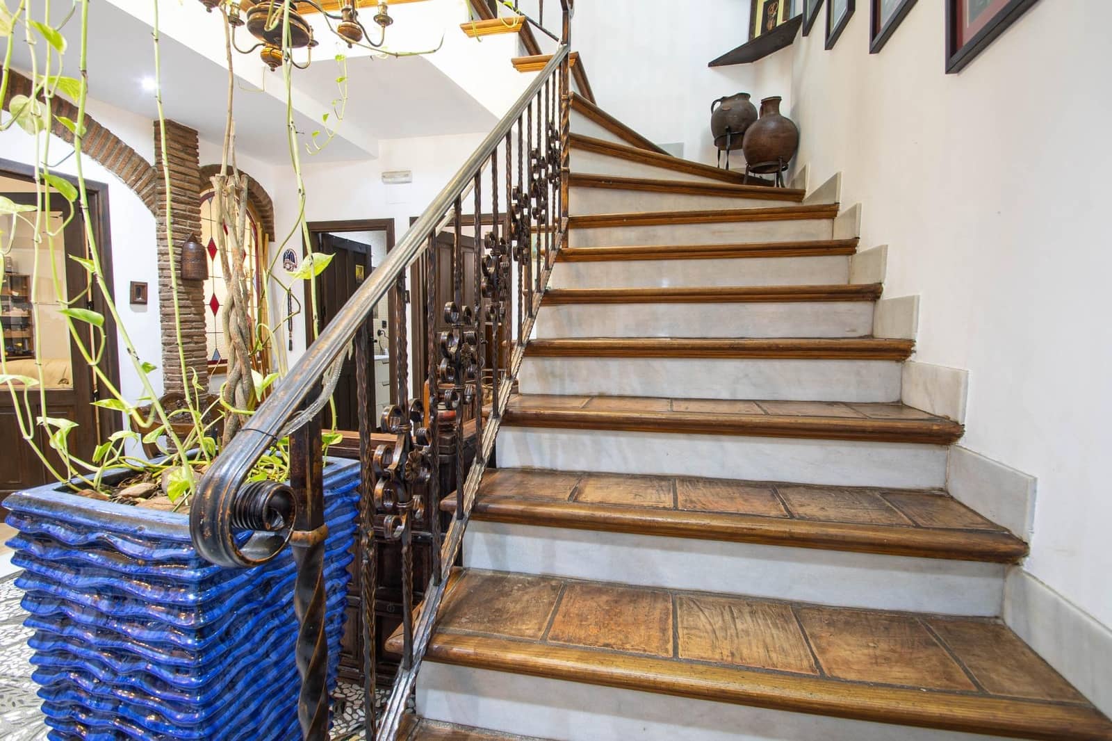 5 bedroom Villa for sale in Peligros with garage - € 497,999 (Ref: 9723787)