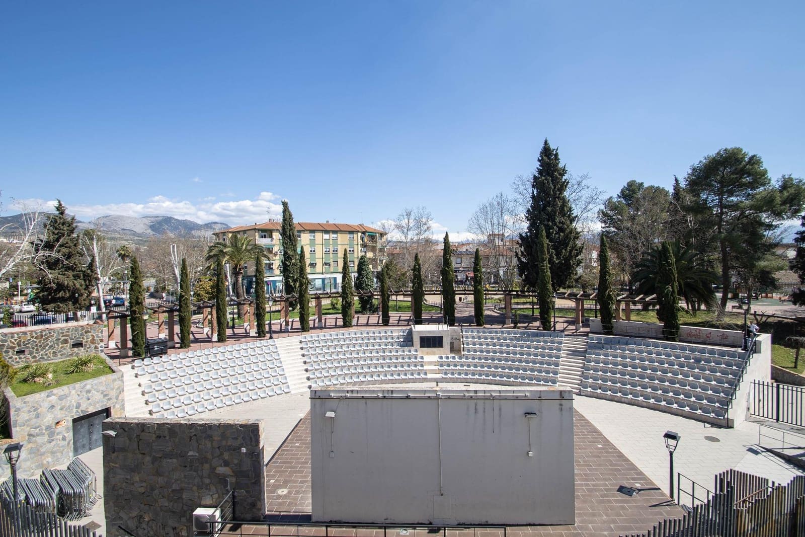 5 bedroom Villa for sale in Peligros with garage - € 497,999 (Ref: 9723787)