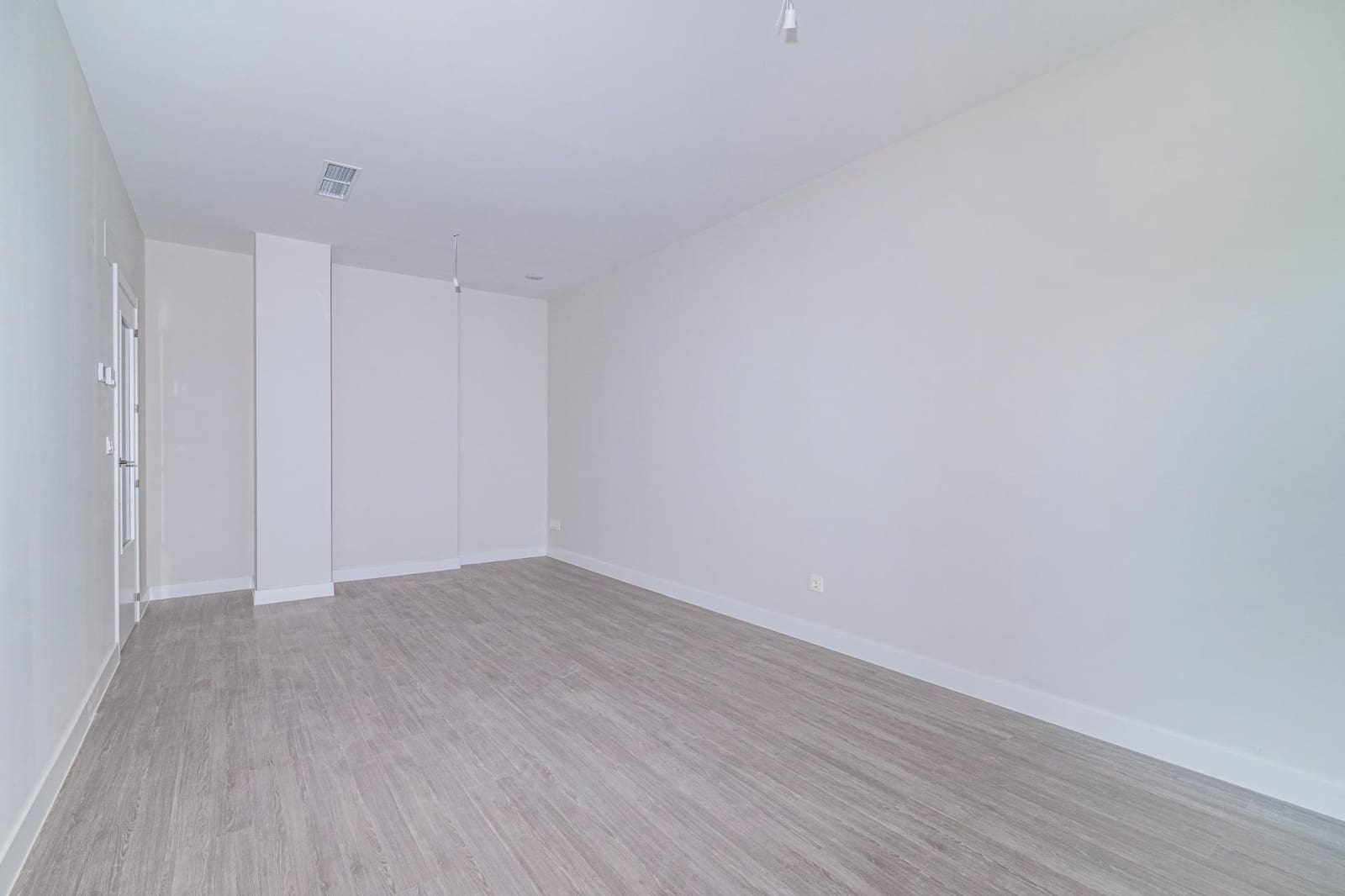 4 bedroom Flat for sale in Granada city with pool garage - € 390,000 (Ref: 9723792)