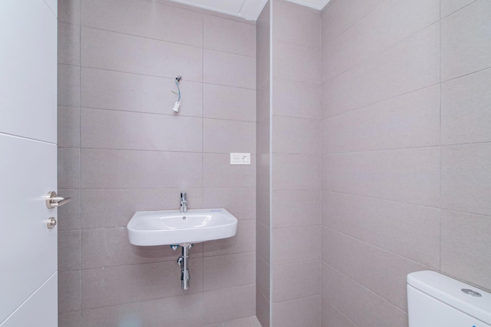 4 bedroom Flat for sale in Granada city with pool garage - € 390,000 (Ref: 9723792)