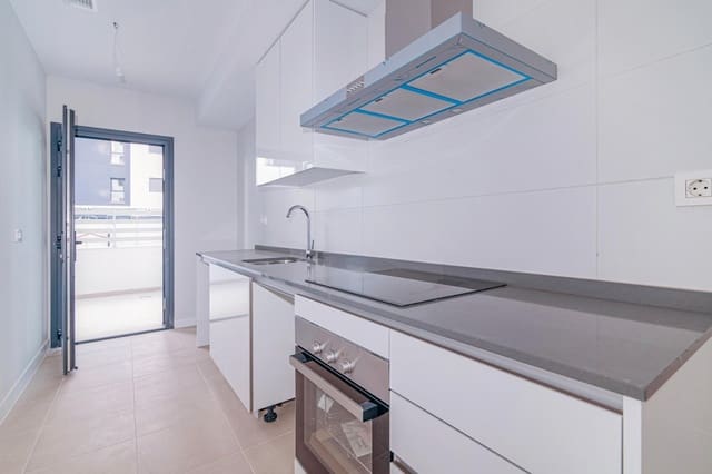 4 soveværelse Lejlighed til salg i Camino de Ronda - Rosaleda, Granada by med swimmingpool garage - € 390.000 (Ref: 9723792)