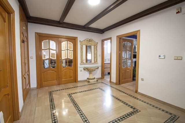 4 soverom Villa til salgs i Peligros med garasje - € 299 999 (Ref: 9723793)