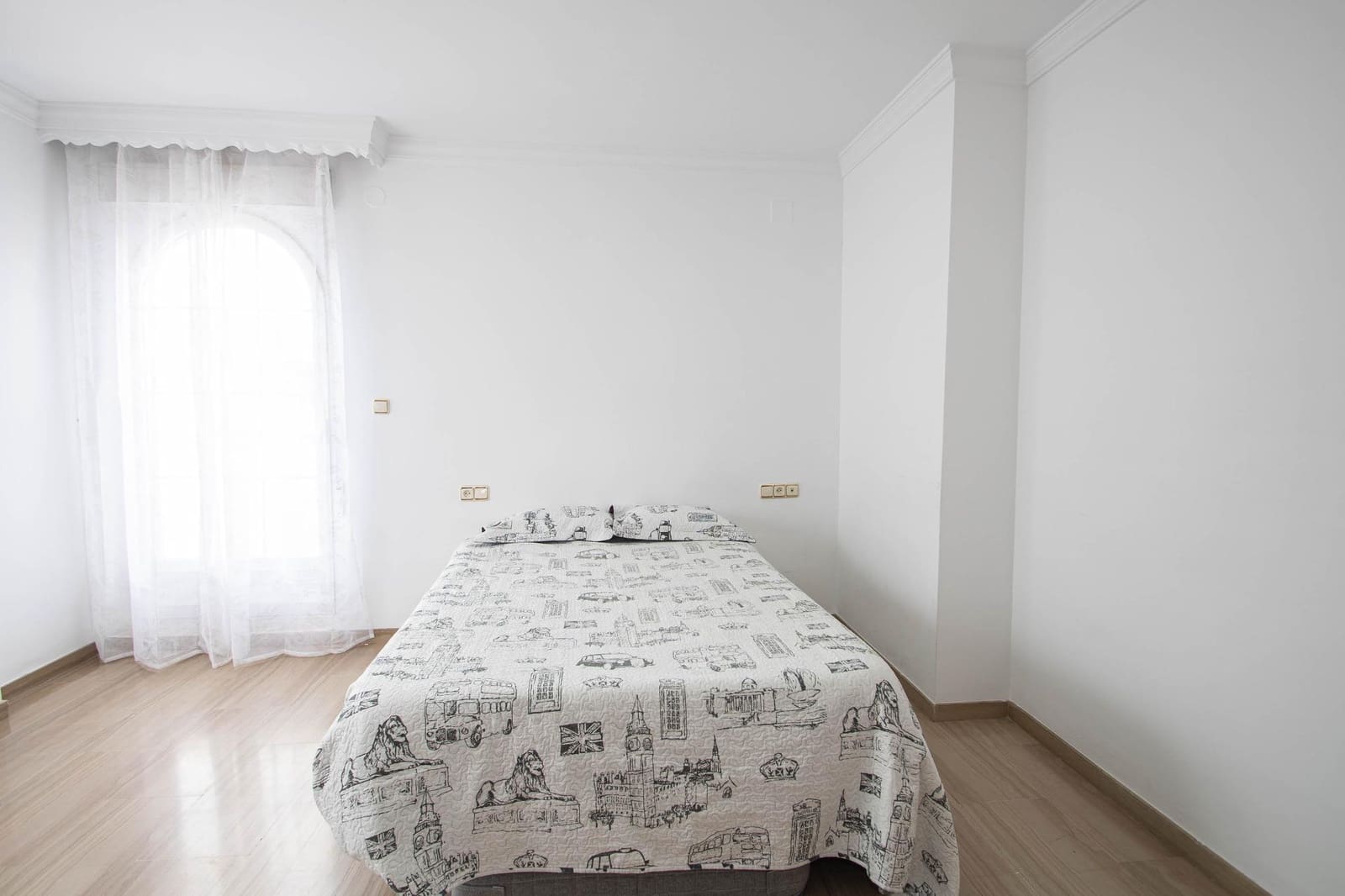 4 bedroom Villa for sale in Peligros with garage - € 299,999 (Ref: 9723793)