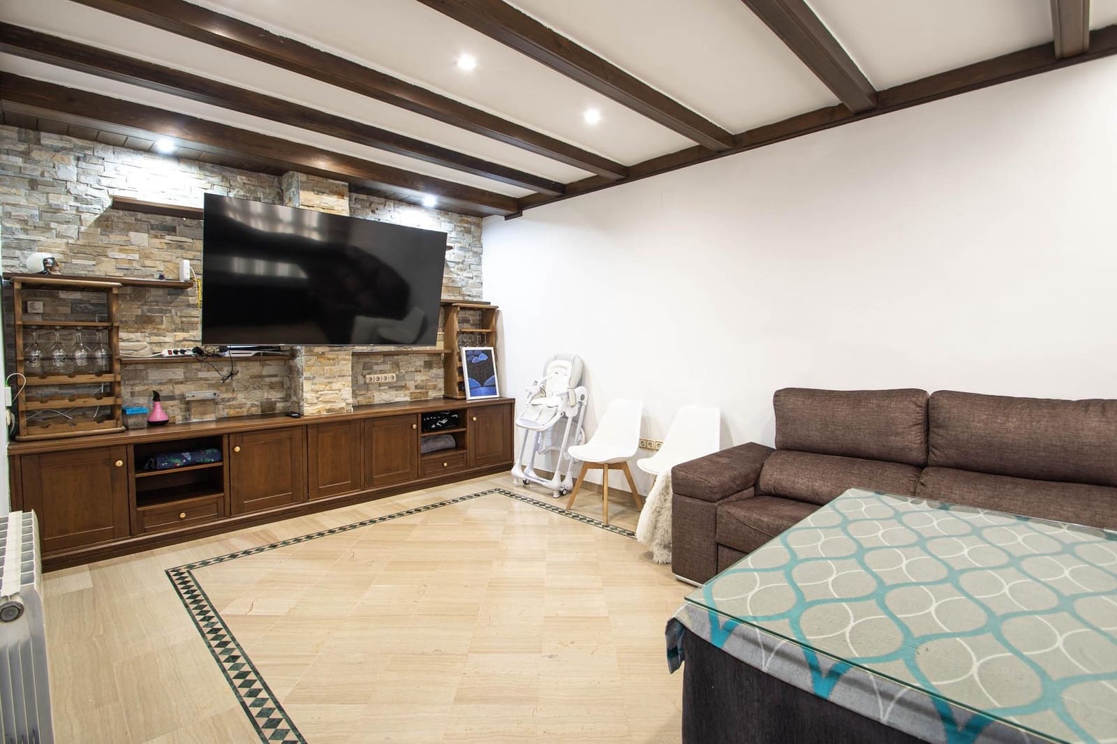 4 bedroom Villa for sale in Peligros with garage - € 299,999 (Ref: 9723793)