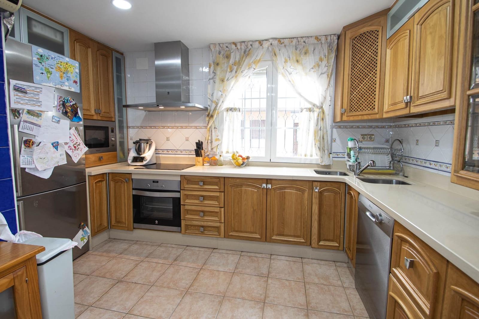 4 bedroom Villa for sale in Peligros with garage - € 299,999 (Ref: 9723793)