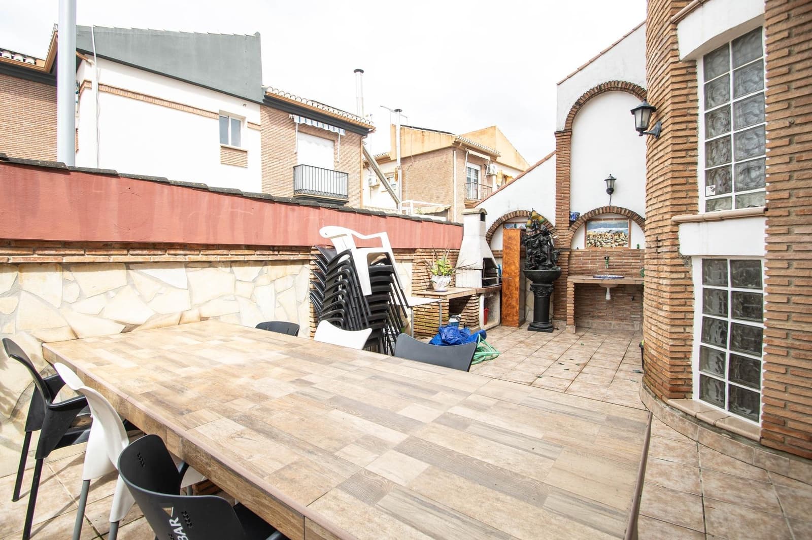 4 bedroom Villa for sale in Peligros with garage - € 299,999 (Ref: 9723793)