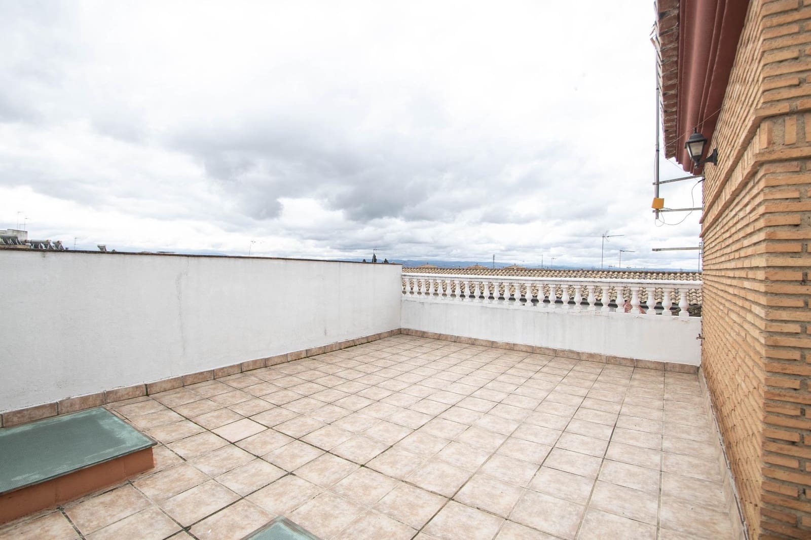 4 bedroom Villa for sale in Peligros with garage - € 299,999 (Ref: 9723793)