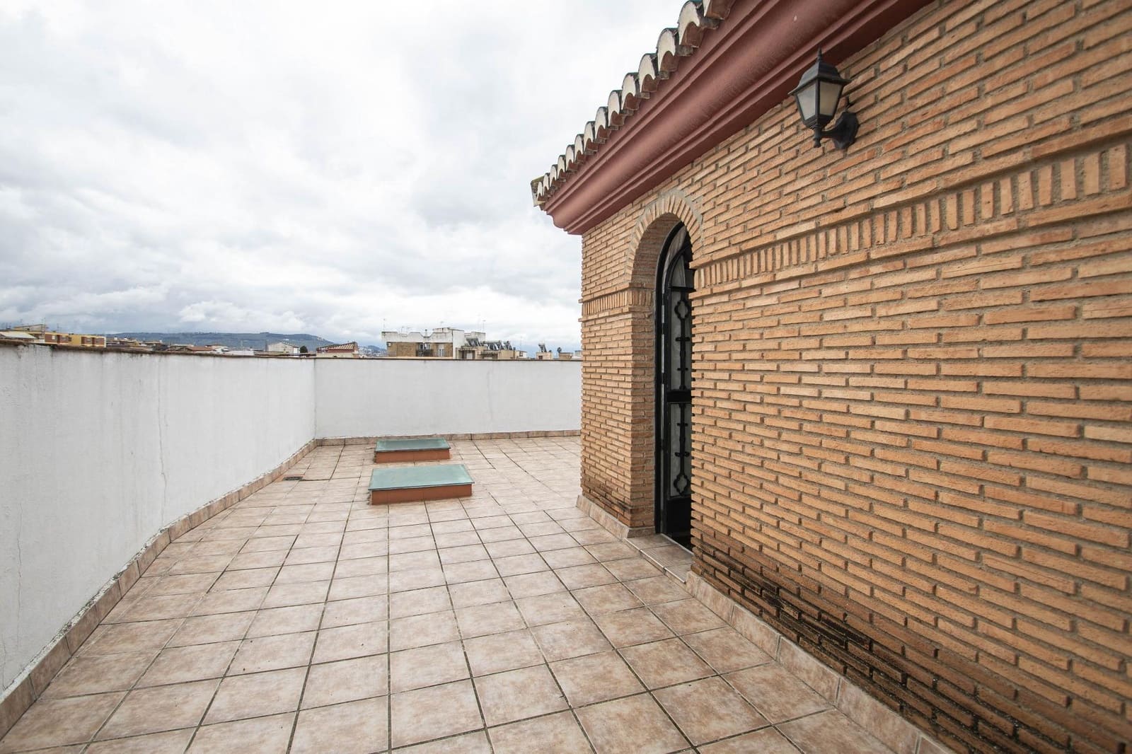 4 bedroom Villa for sale in Peligros with garage - € 299,999 (Ref: 9723793)