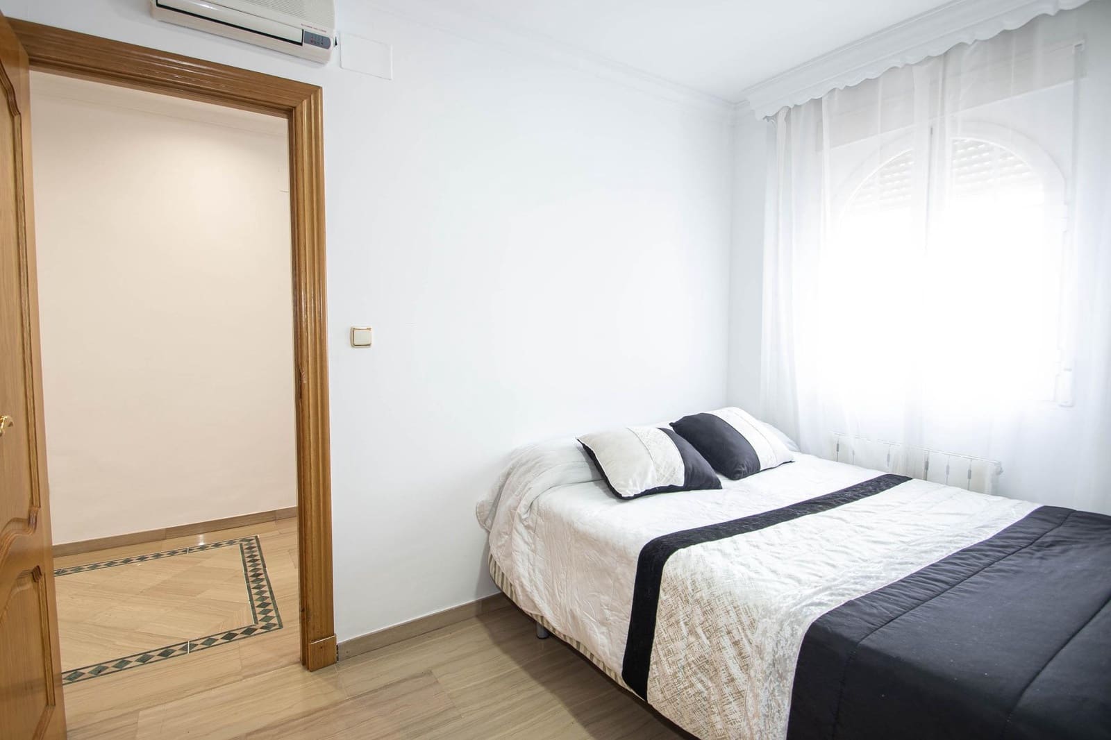 4 bedroom Villa for sale in Peligros with garage - € 299,999 (Ref: 9723793)