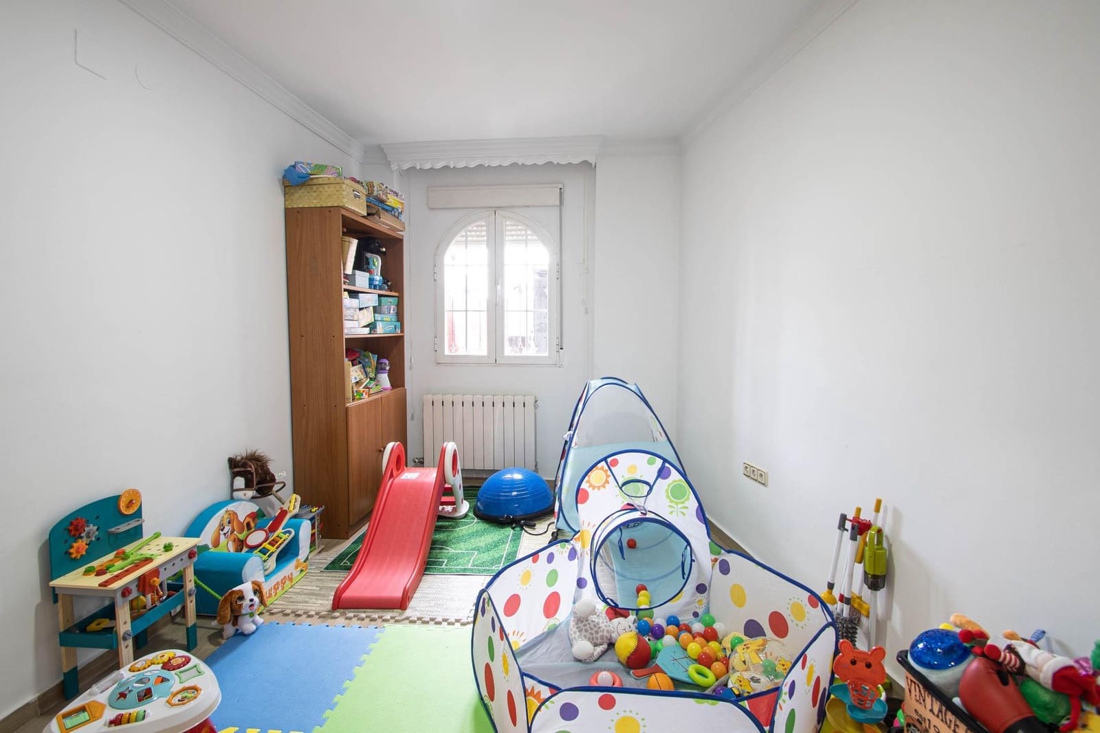 4 bedroom Villa for sale in Peligros with garage - € 299,999 (Ref: 9723793)