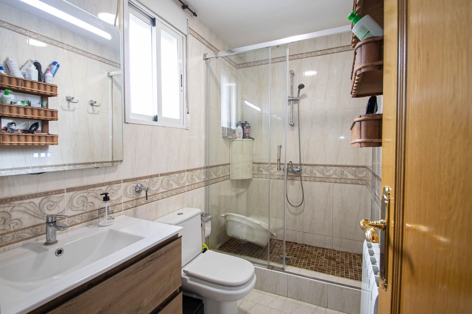 4 bedroom Villa for sale in Peligros with garage - € 299,999 (Ref: 9723793)