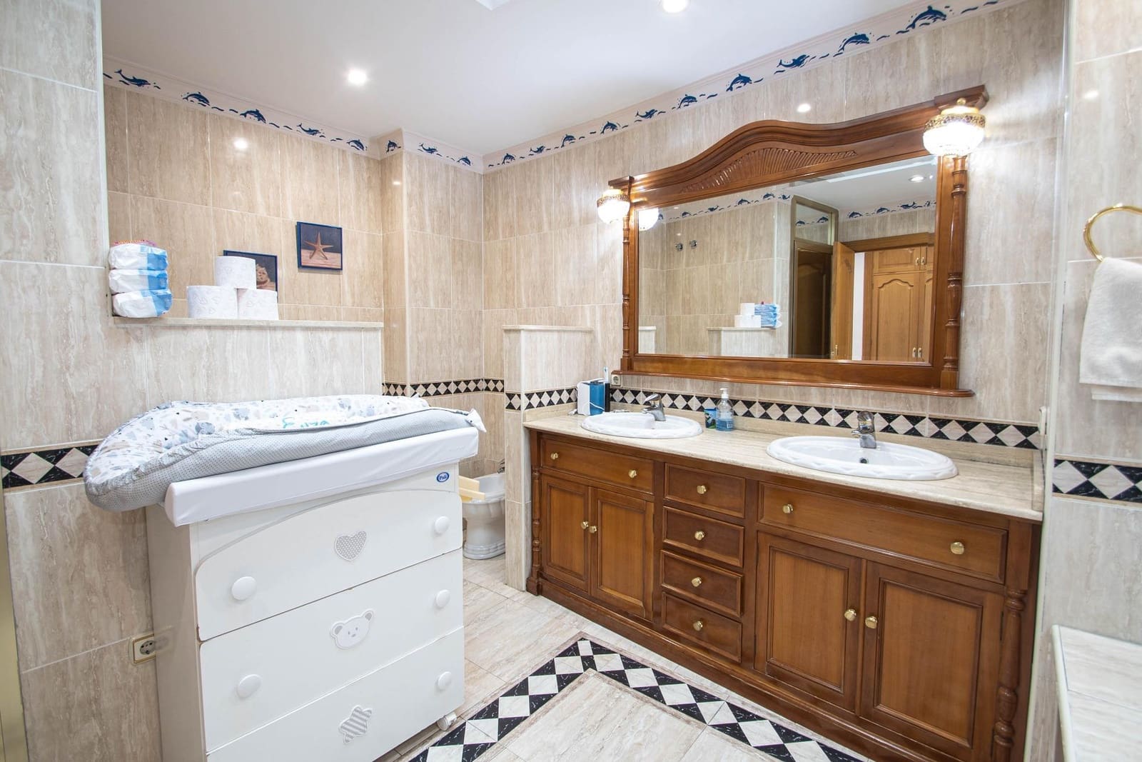 4 bedroom Villa for sale in Peligros with garage - € 299,999 (Ref: 9723793)