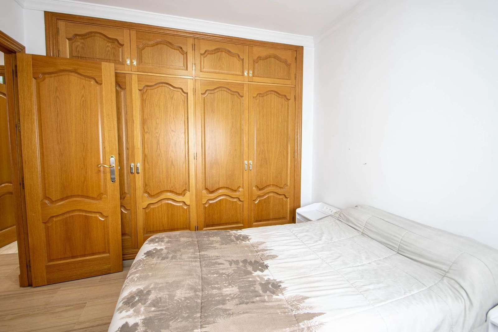 4 bedroom Villa for sale in Peligros with garage - € 299,999 (Ref: 9723793)