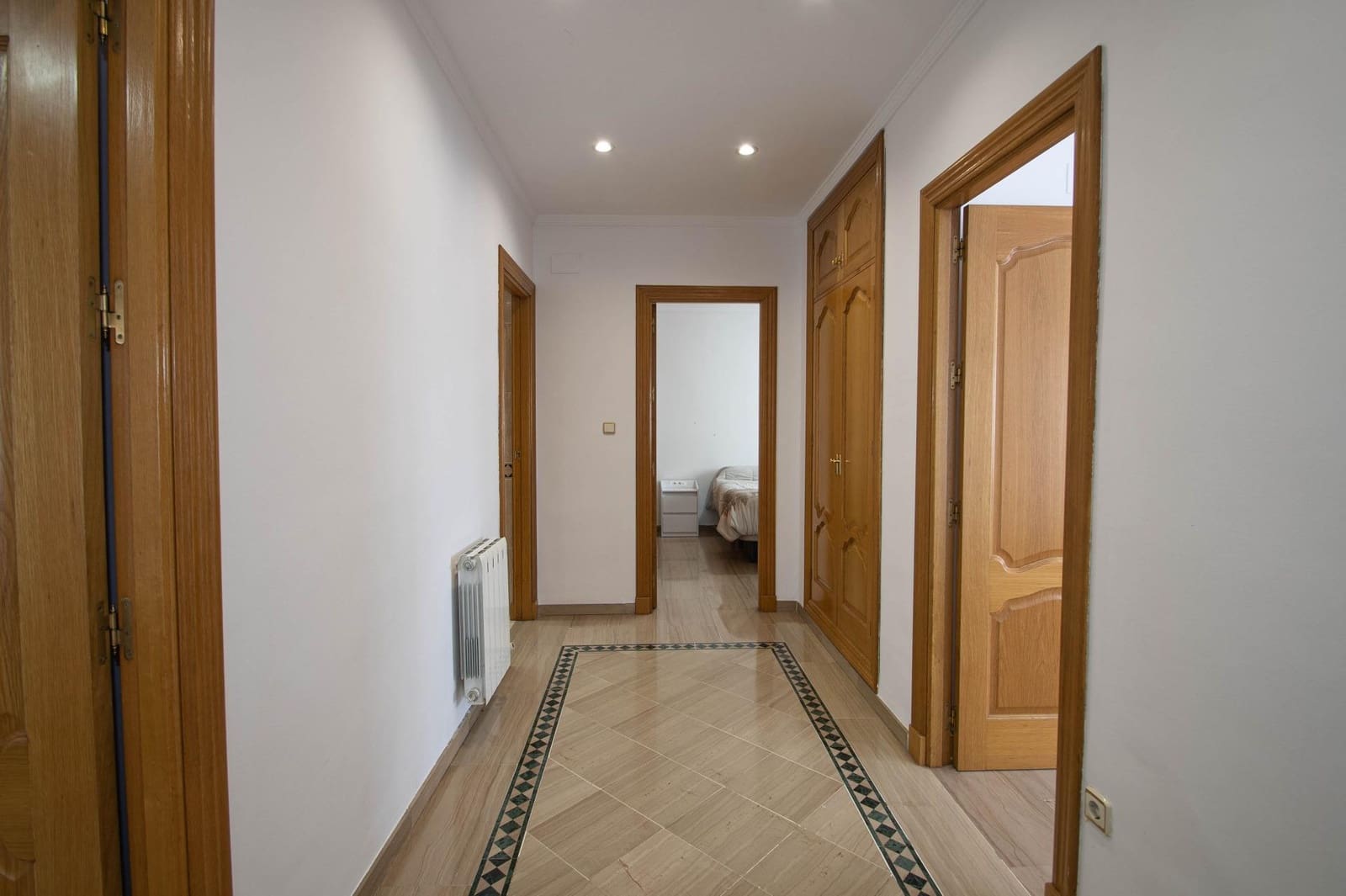 4 bedroom Villa for sale in Peligros with garage - € 299,999 (Ref: 9723793)