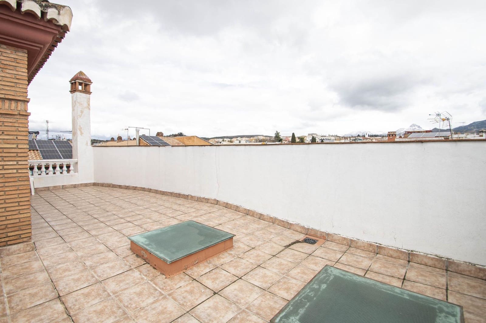 4 bedroom Villa for sale in Peligros with garage - € 299,999 (Ref: 9723793)