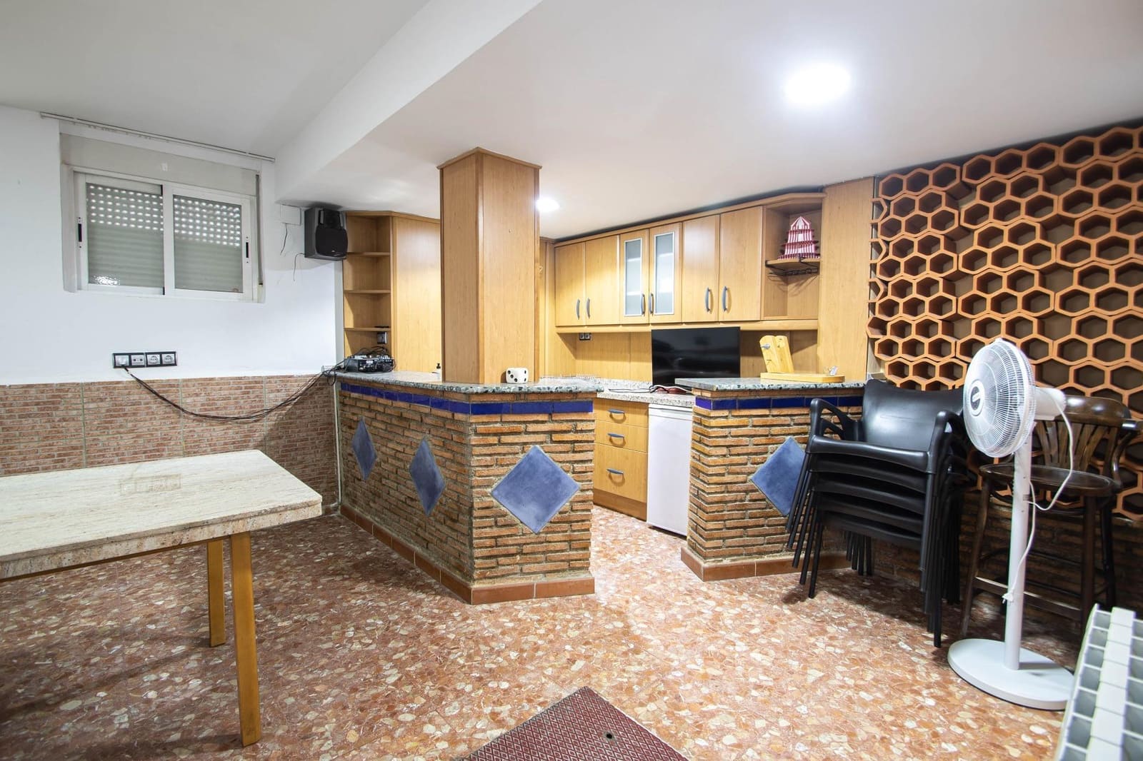 4 bedroom Villa for sale in Peligros with garage - € 299,999 (Ref: 9723793)