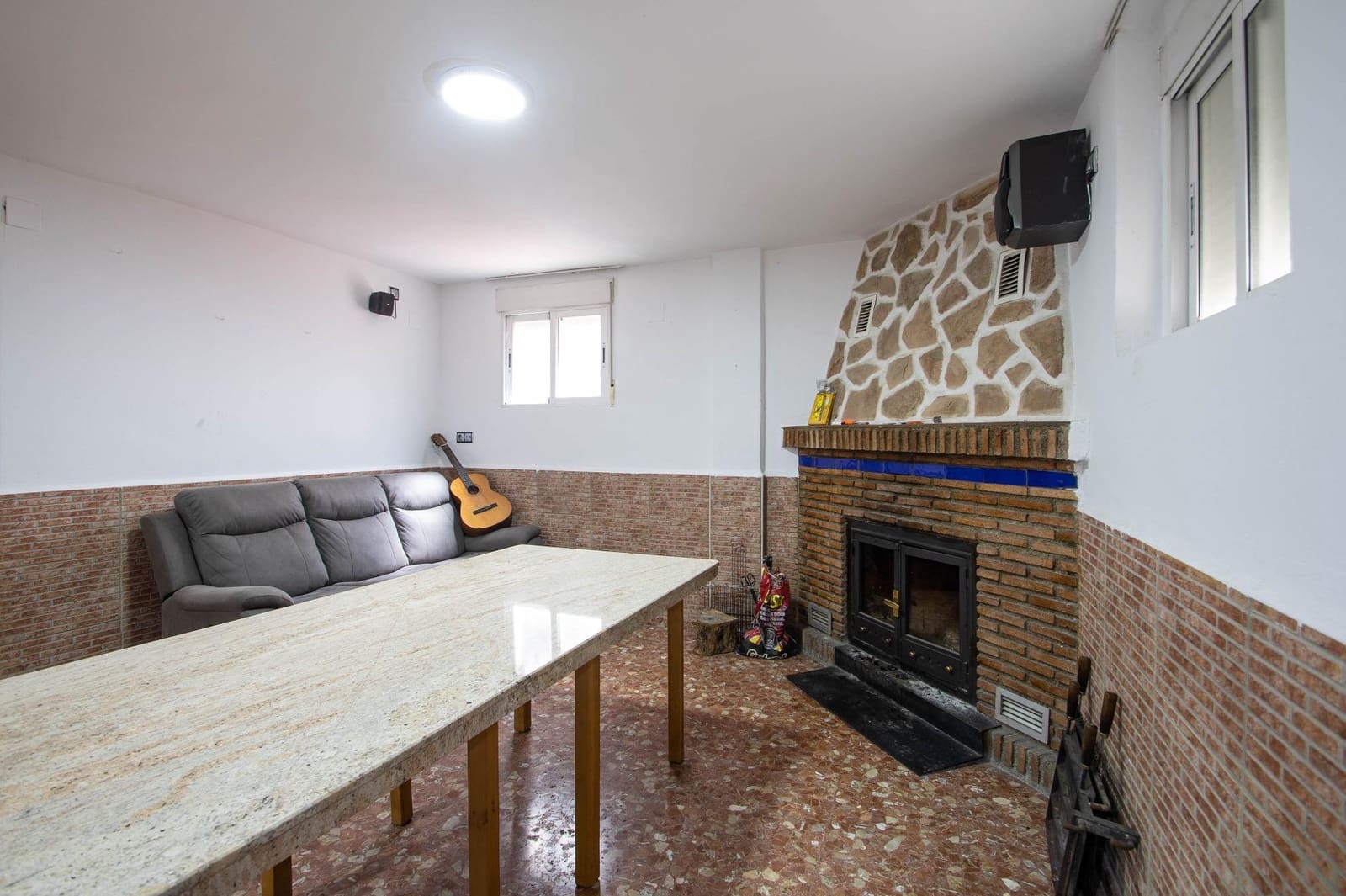 4 bedroom Villa for sale in Peligros with garage - € 299,999 (Ref: 9723793)