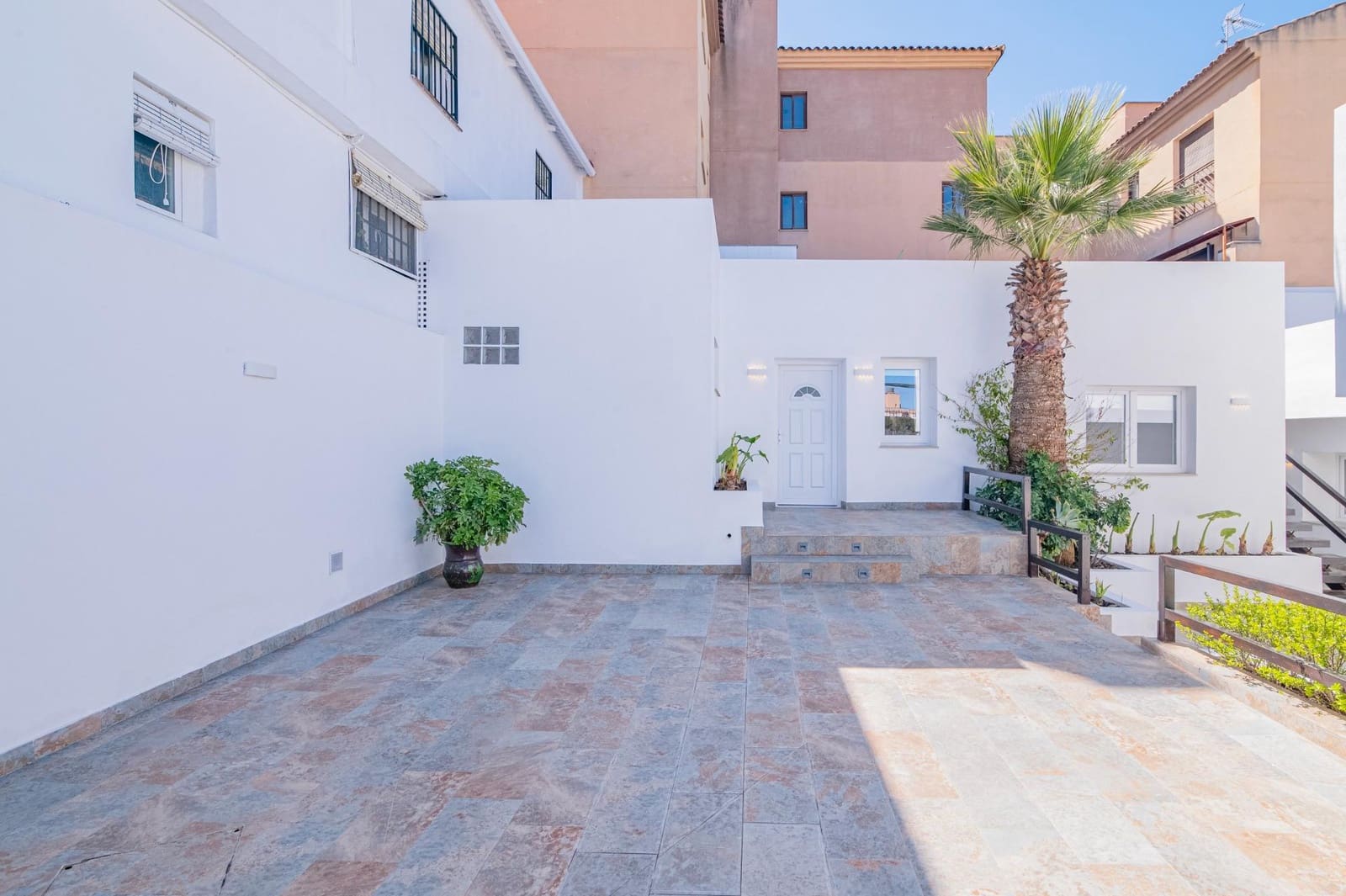 3 bedroom Villa for sale in Cajar with pool garage - € 399,000 (Ref: 9723794)