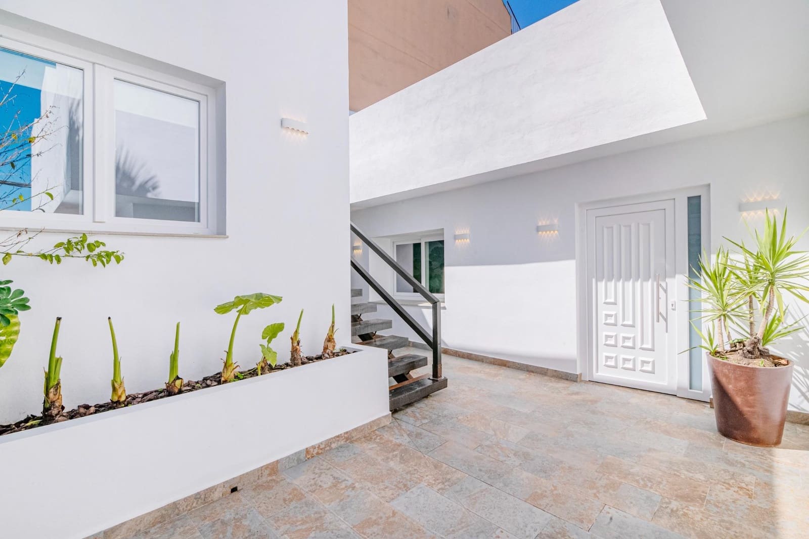 3 bedroom Villa for sale in Cajar with pool garage - € 399,000 (Ref: 9723794)