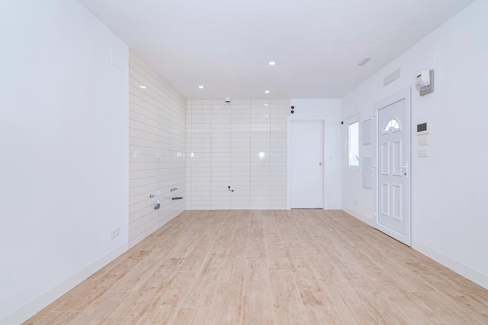 3 bedroom Villa for sale in Cajar with pool garage - € 399,000 (Ref: 9723794)