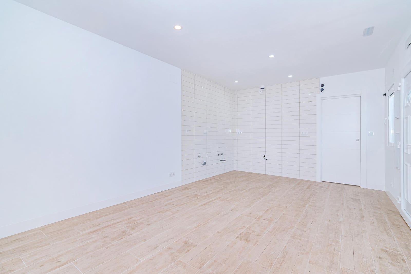 3 bedroom Villa for sale in Cajar with pool garage - € 399,000 (Ref: 9723794)