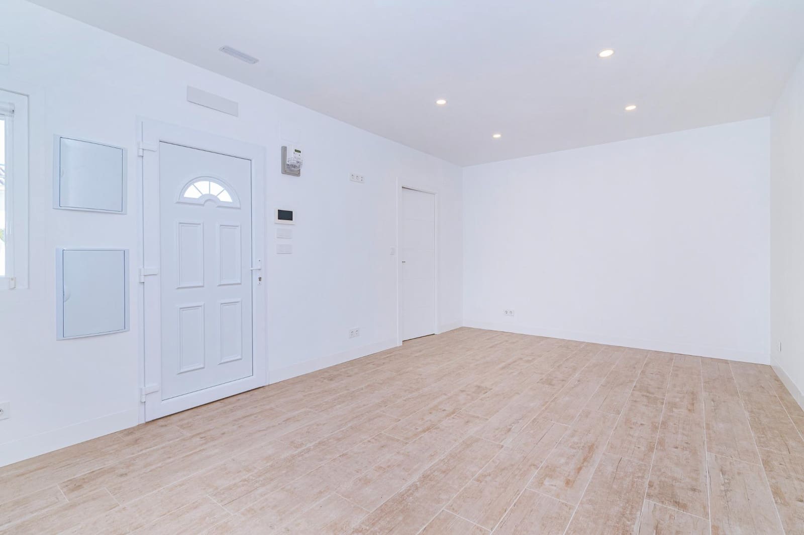 3 bedroom Villa for sale in Cajar with pool garage - € 399,000 (Ref: 9723794)