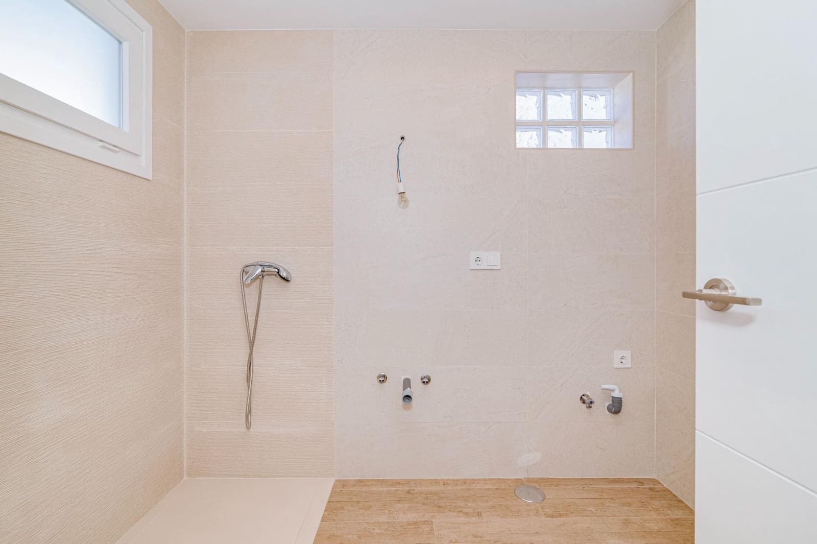 3 bedroom Villa for sale in Cajar with pool garage - € 399,000 (Ref: 9723794)