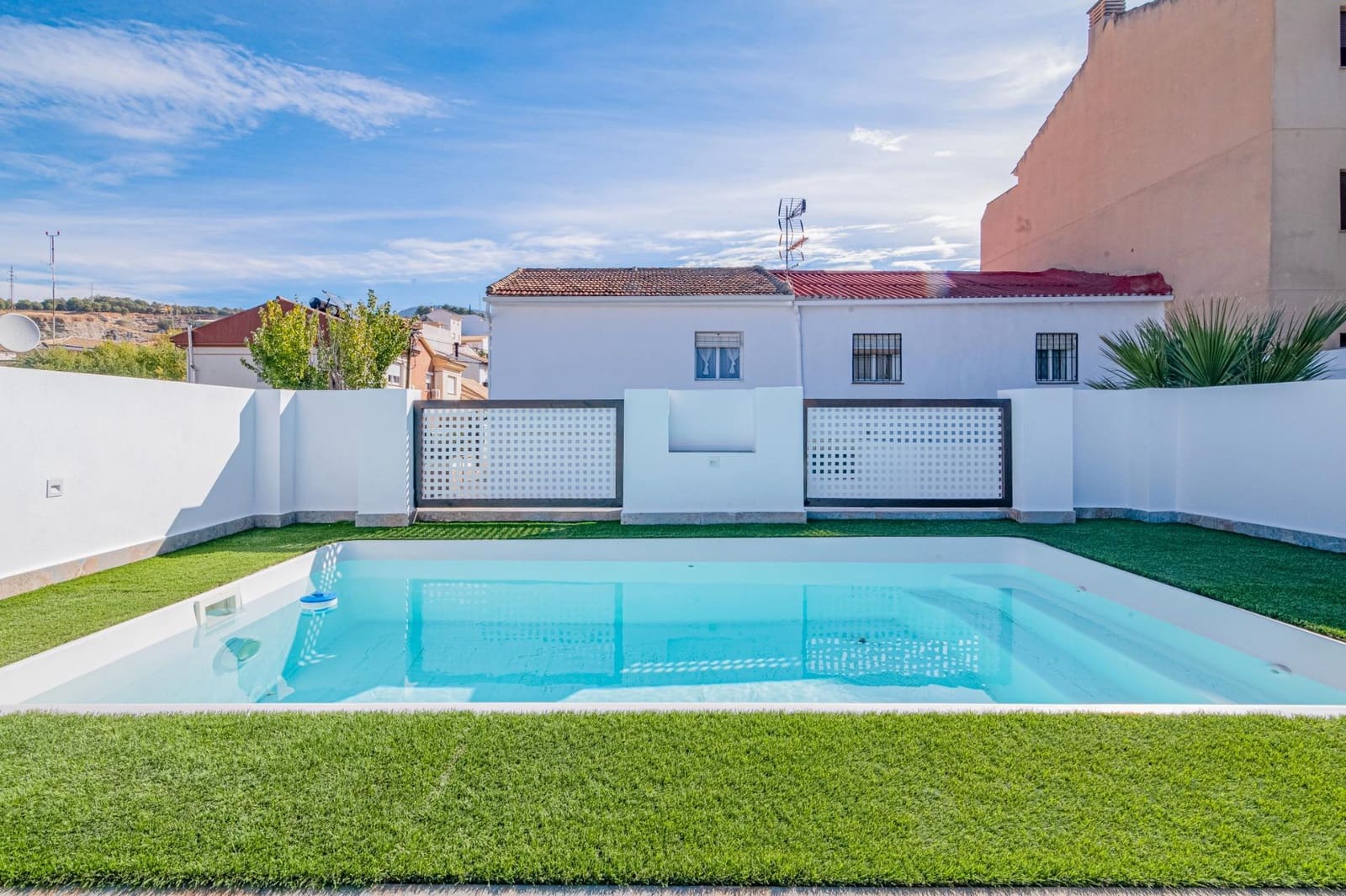 3 bedroom Villa for sale in Cajar with pool garage - € 399,000 (Ref: 9723794)