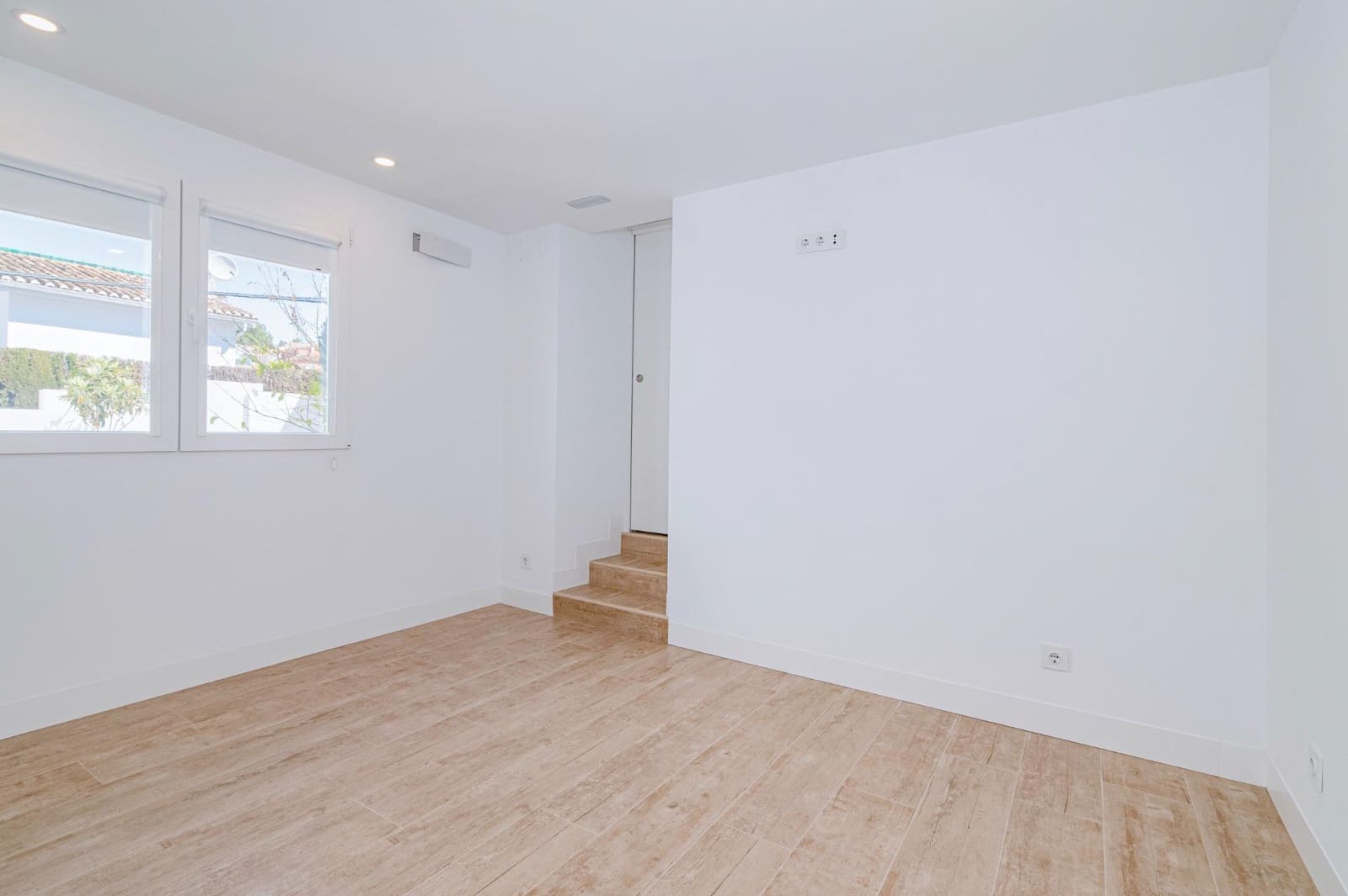 3 bedroom Villa for sale in Cajar with pool garage - € 399,000 (Ref: 9723794)