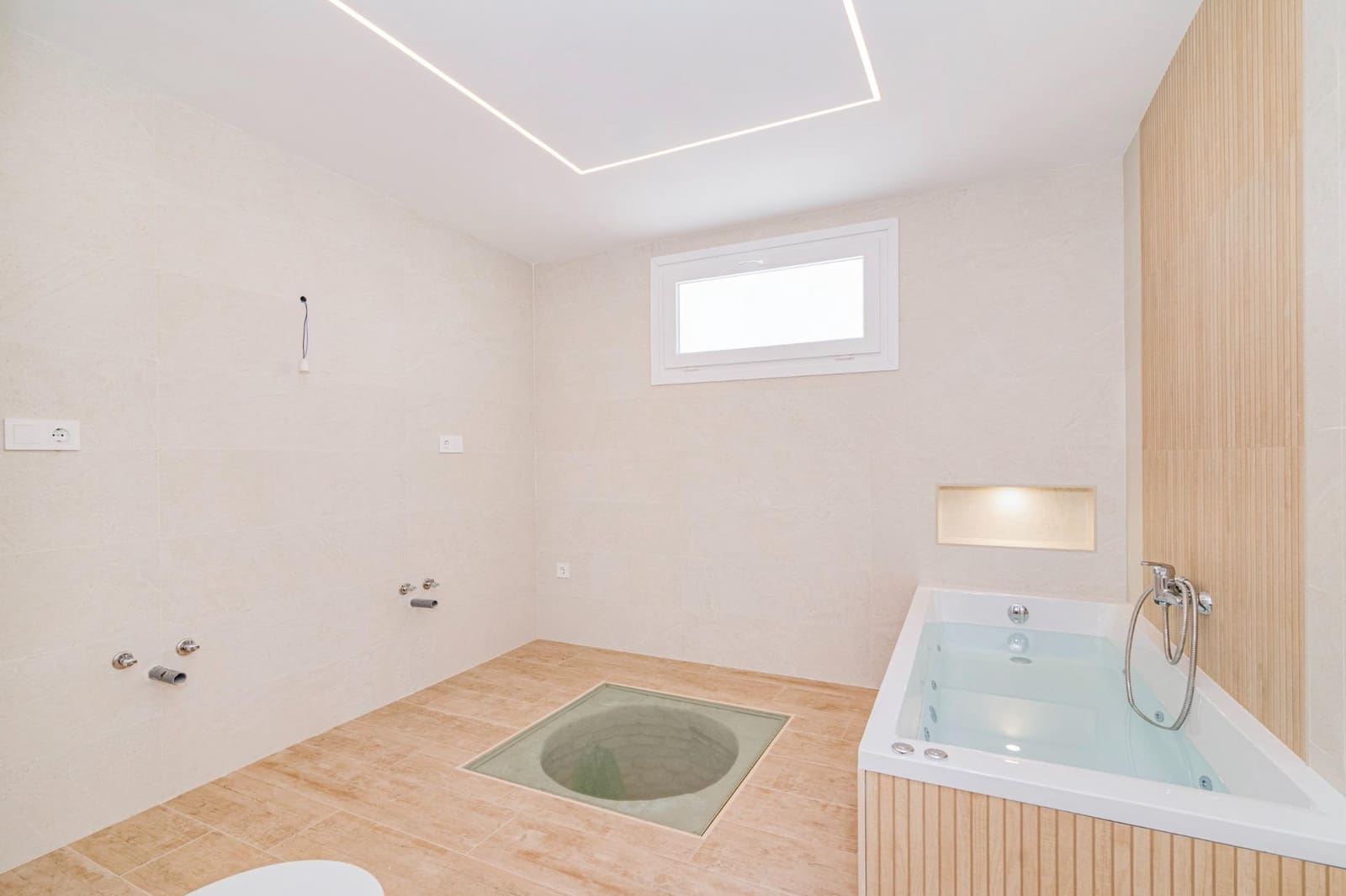 3 bedroom Villa for sale in Cajar with pool garage - € 399,000 (Ref: 9723794)