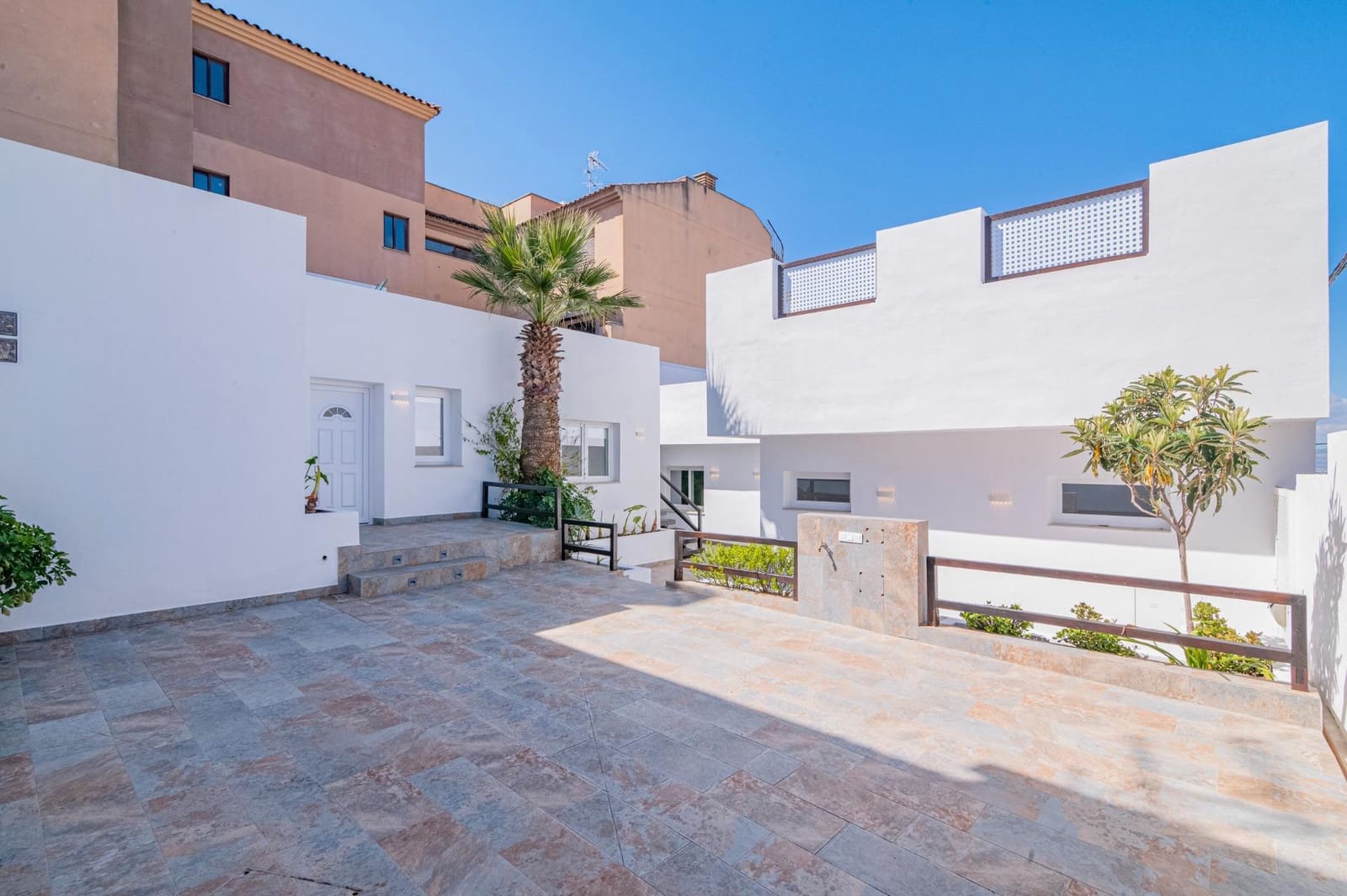 3 bedroom Villa for sale in Cajar with pool garage - € 399,000 (Ref: 9723794)