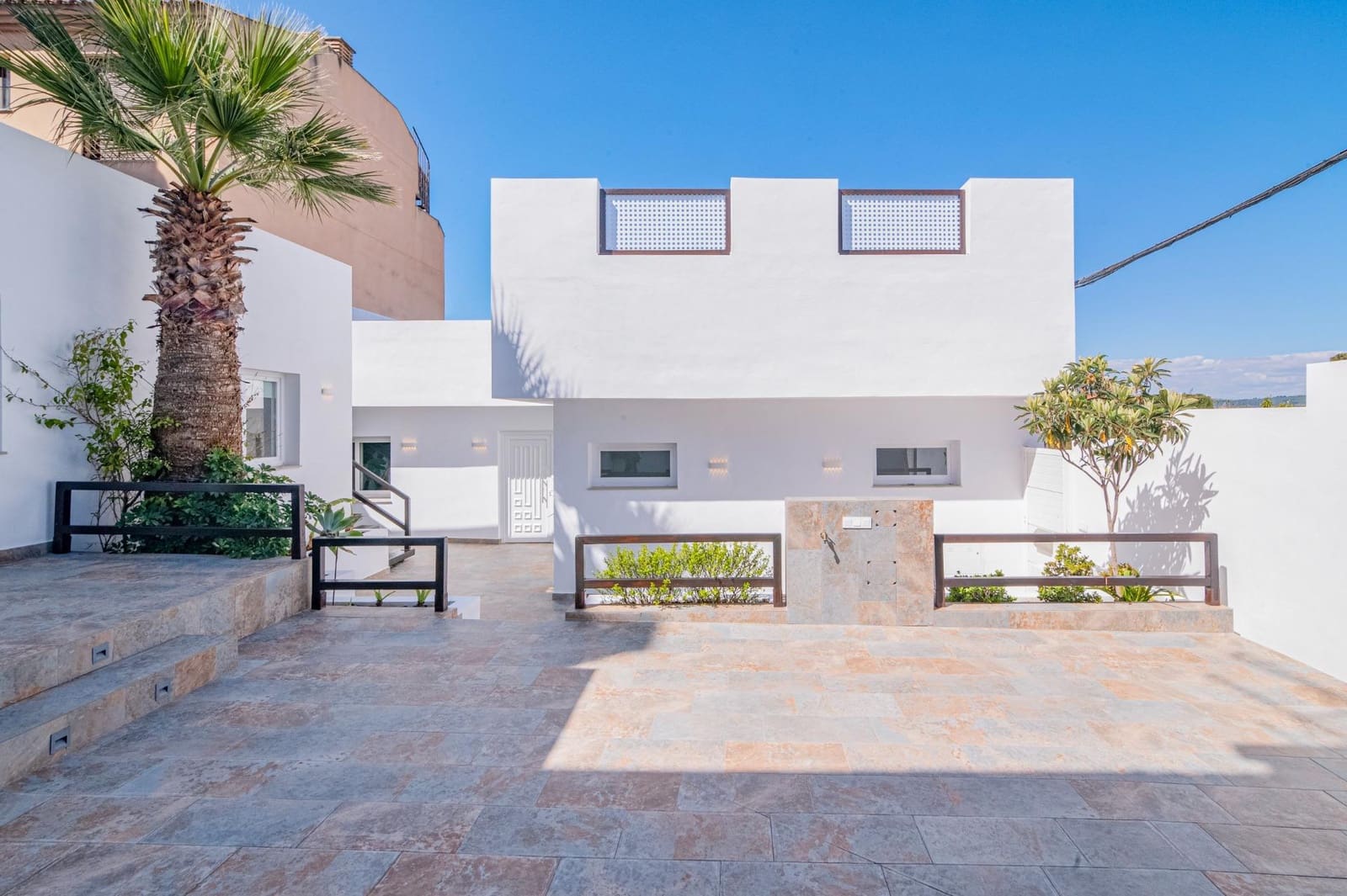 3 bedroom Villa for sale in Cajar with pool garage - € 399,000 (Ref: 9723794)