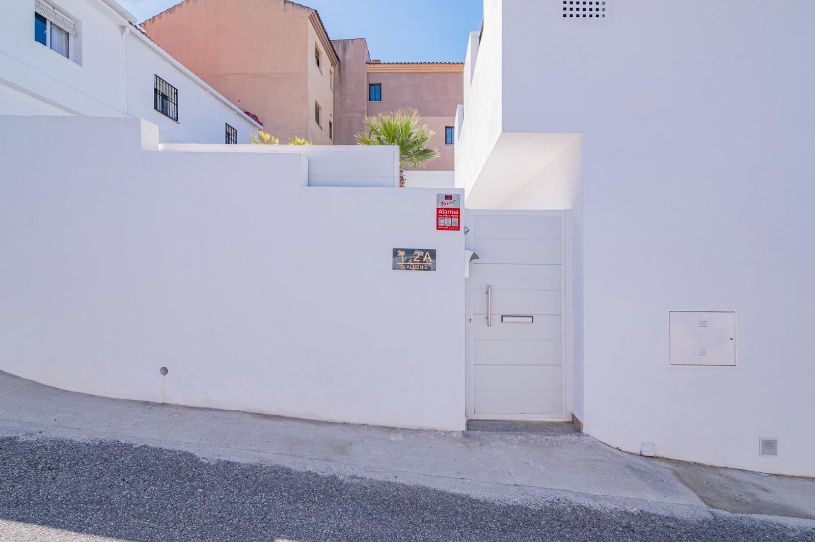 3 bedroom Villa for sale in Cajar with pool garage - € 399,000 (Ref: 9723794)