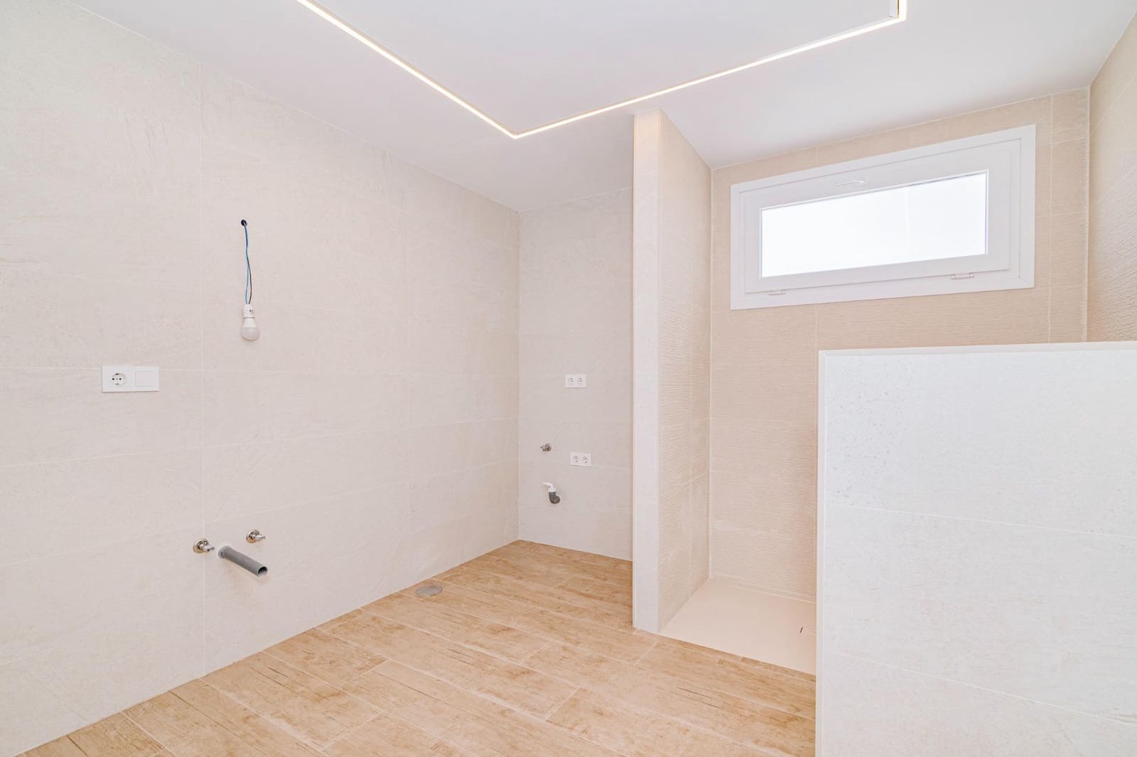 3 bedroom Villa for sale in Cajar with pool garage - € 399,000 (Ref: 9723794)