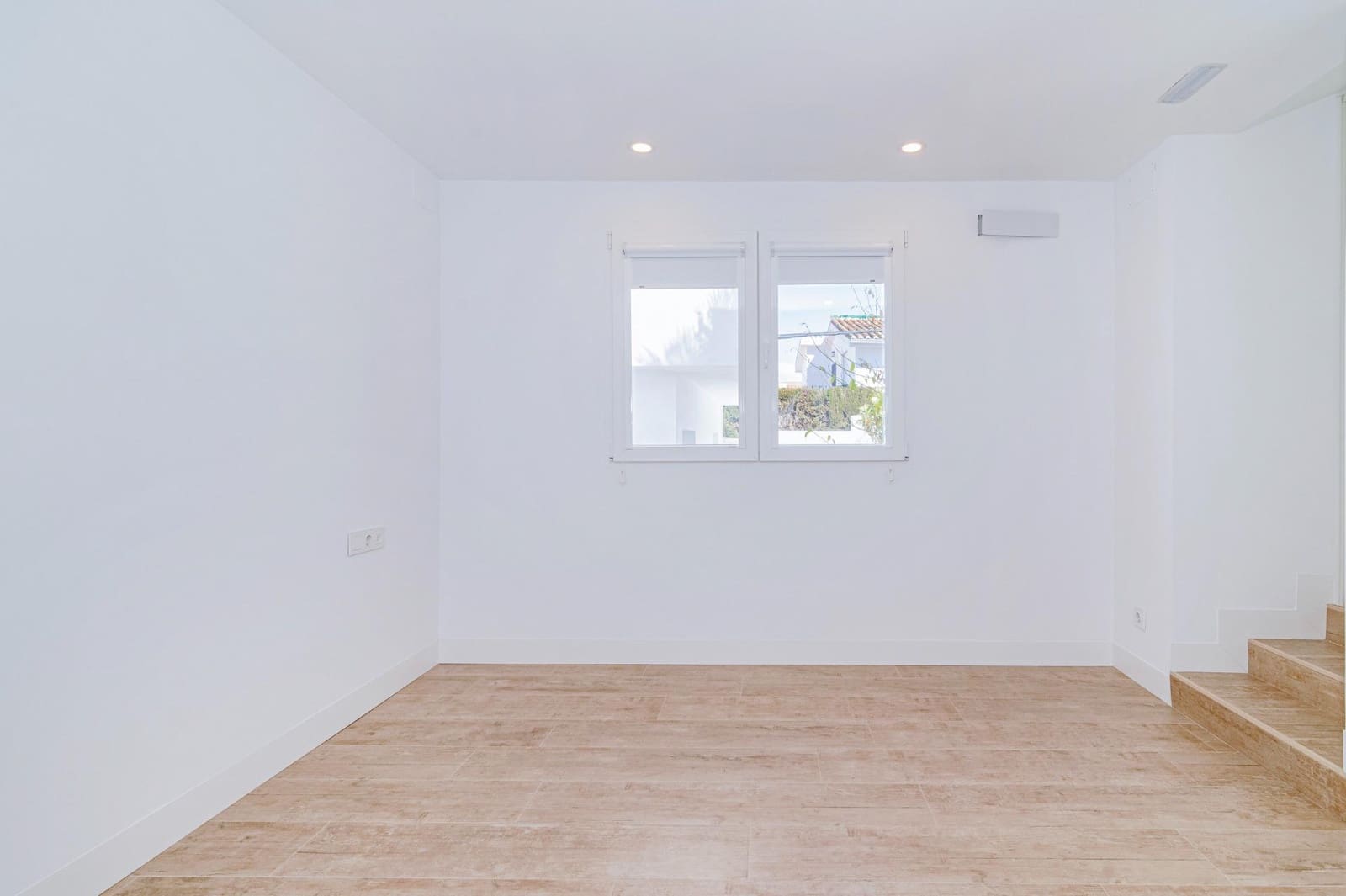 3 bedroom Villa for sale in Cajar with pool garage - € 399,000 (Ref: 9723794)