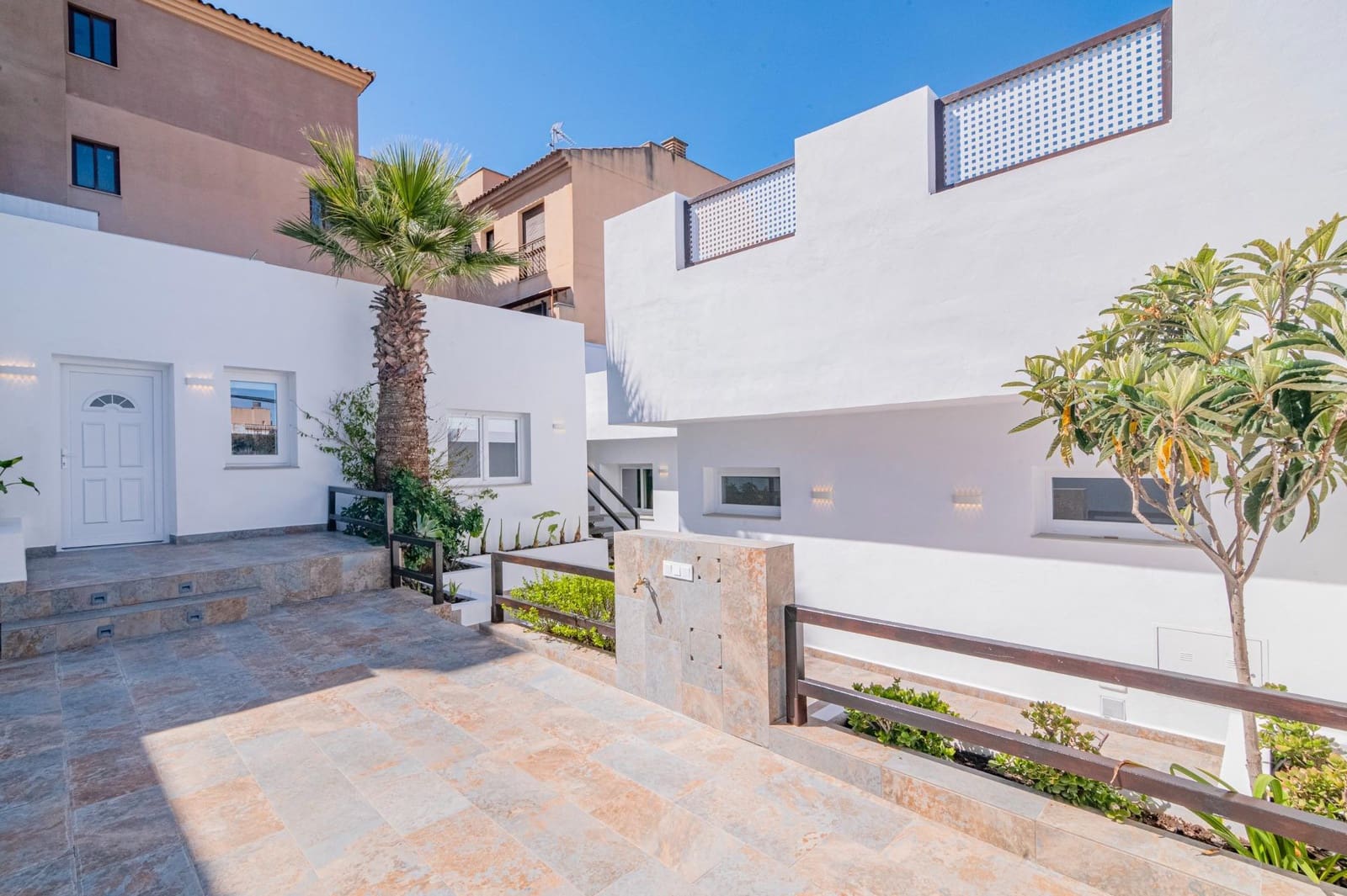 3 bedroom Villa for sale in Cajar with pool garage - € 399,000 (Ref: 9723794)