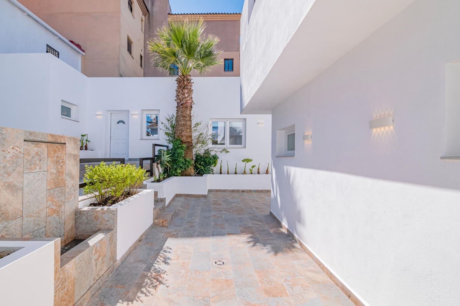 3 bedroom Villa for sale in Cajar with pool garage - € 399,000 (Ref: 9723794)